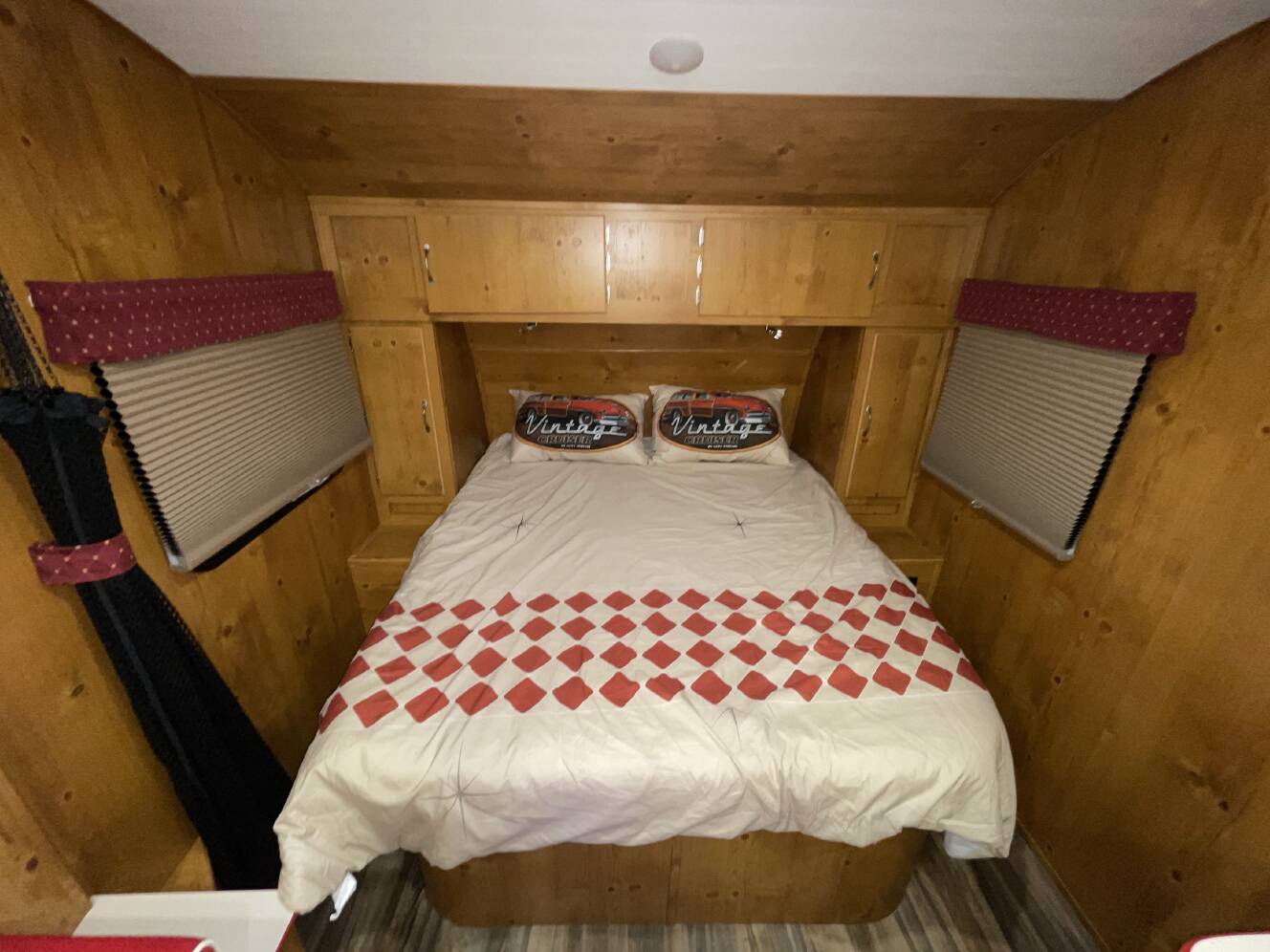 A photo of this 2024 Gulf Stream VINTAGE CRUISER 19CSK