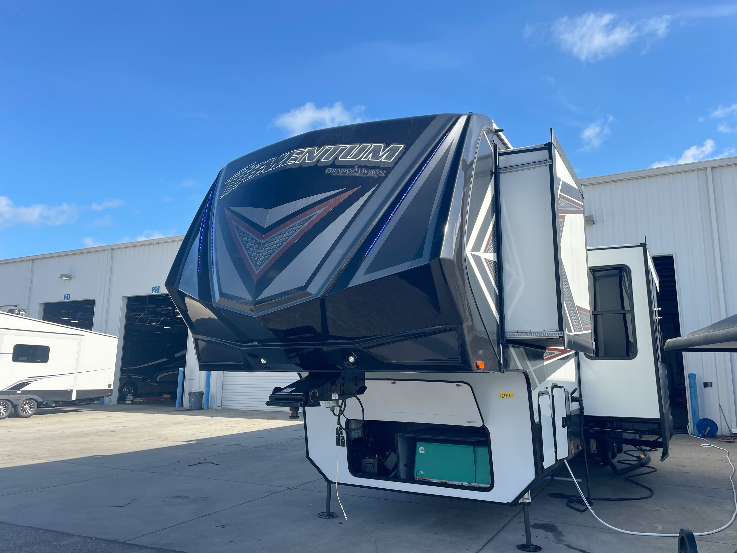 2018 Grand Design MOMENTUM 399TH in dover FL
