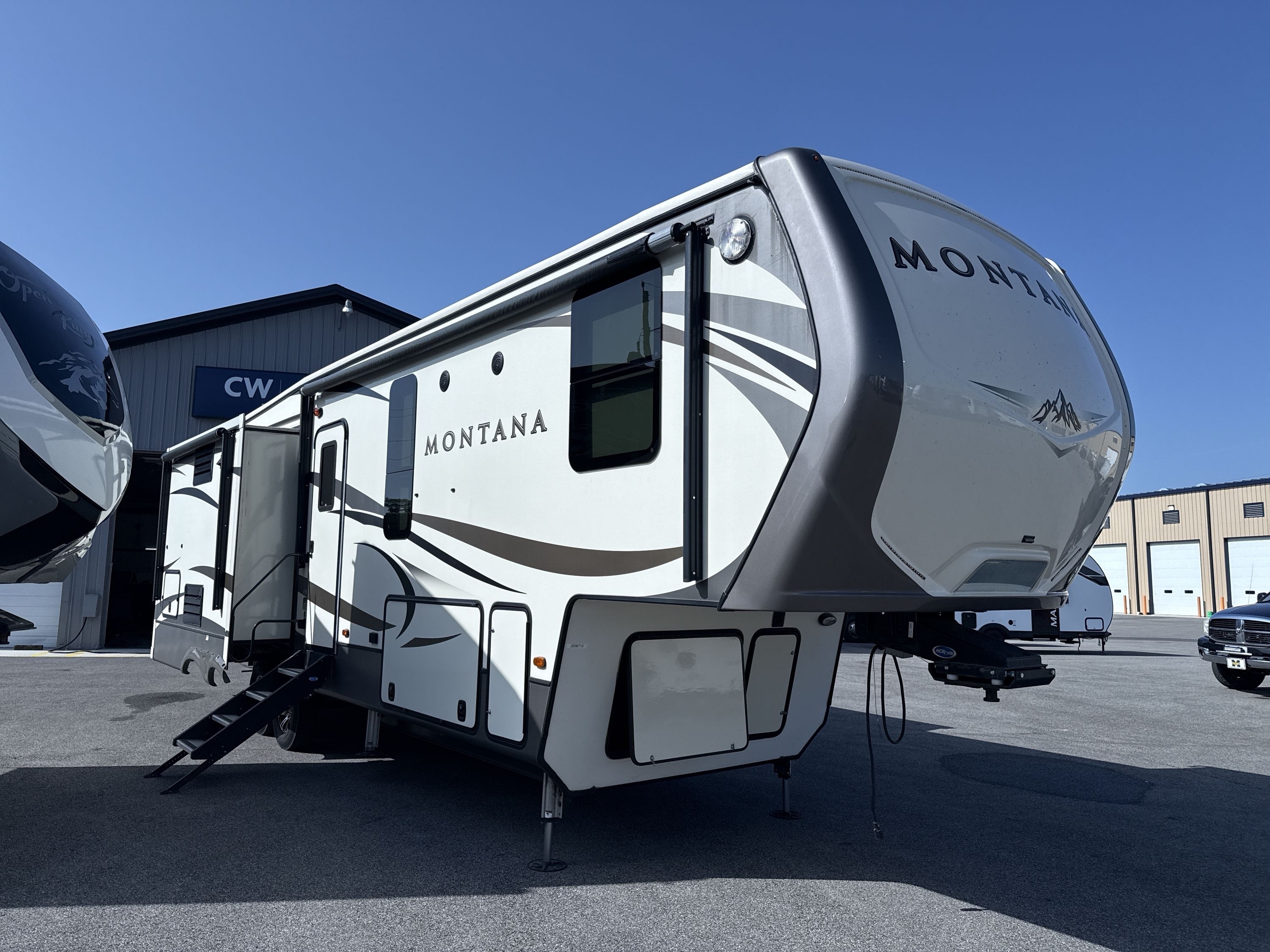 2018 Keystone MONTANA 3160RL in elkhart IN