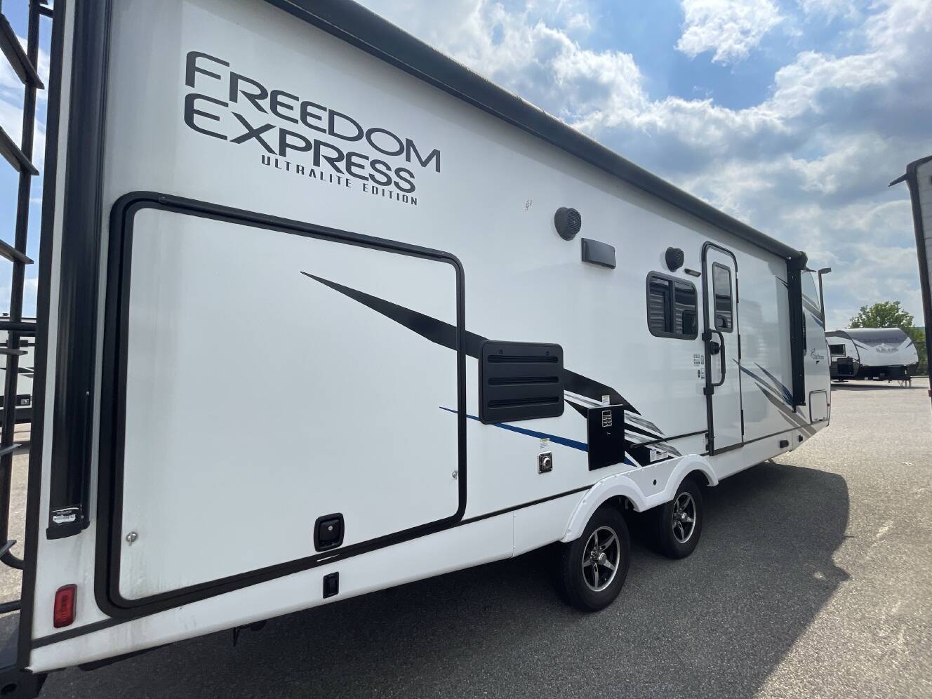 A photo of this 2023 Coachmen FREEDOM EXPRESS ULTRA LITE 252RBS