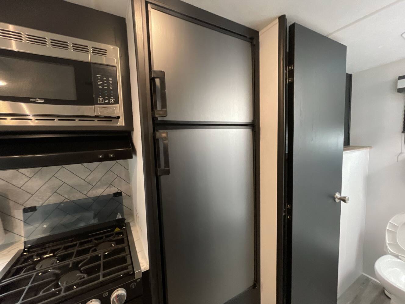 A photo of this 2023 Coachmen FREEDOM EXPRESS ULTRA LITE 252RBS
