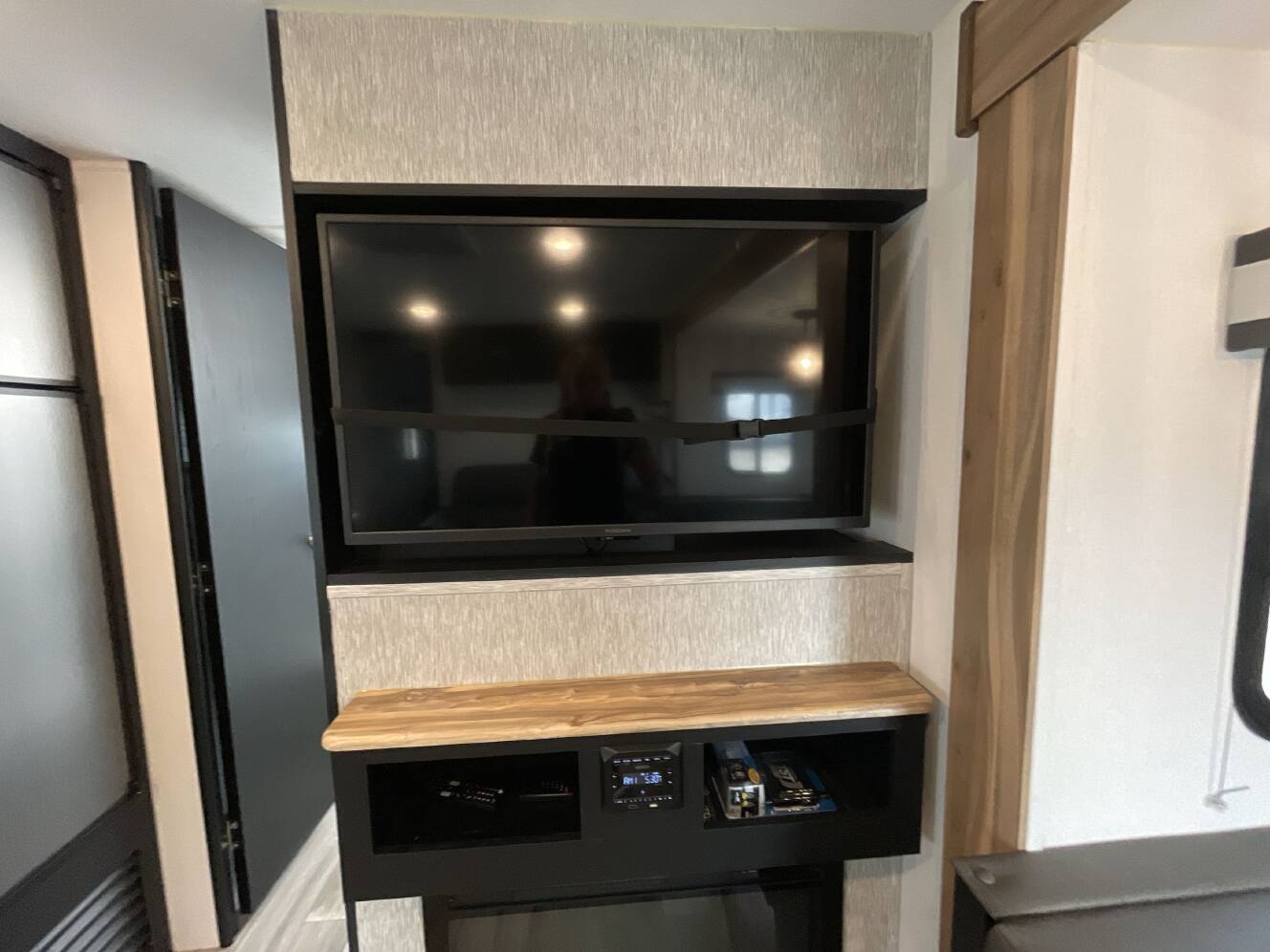 A photo of this 2023 Coachmen FREEDOM EXPRESS ULTRA LITE 252RBS