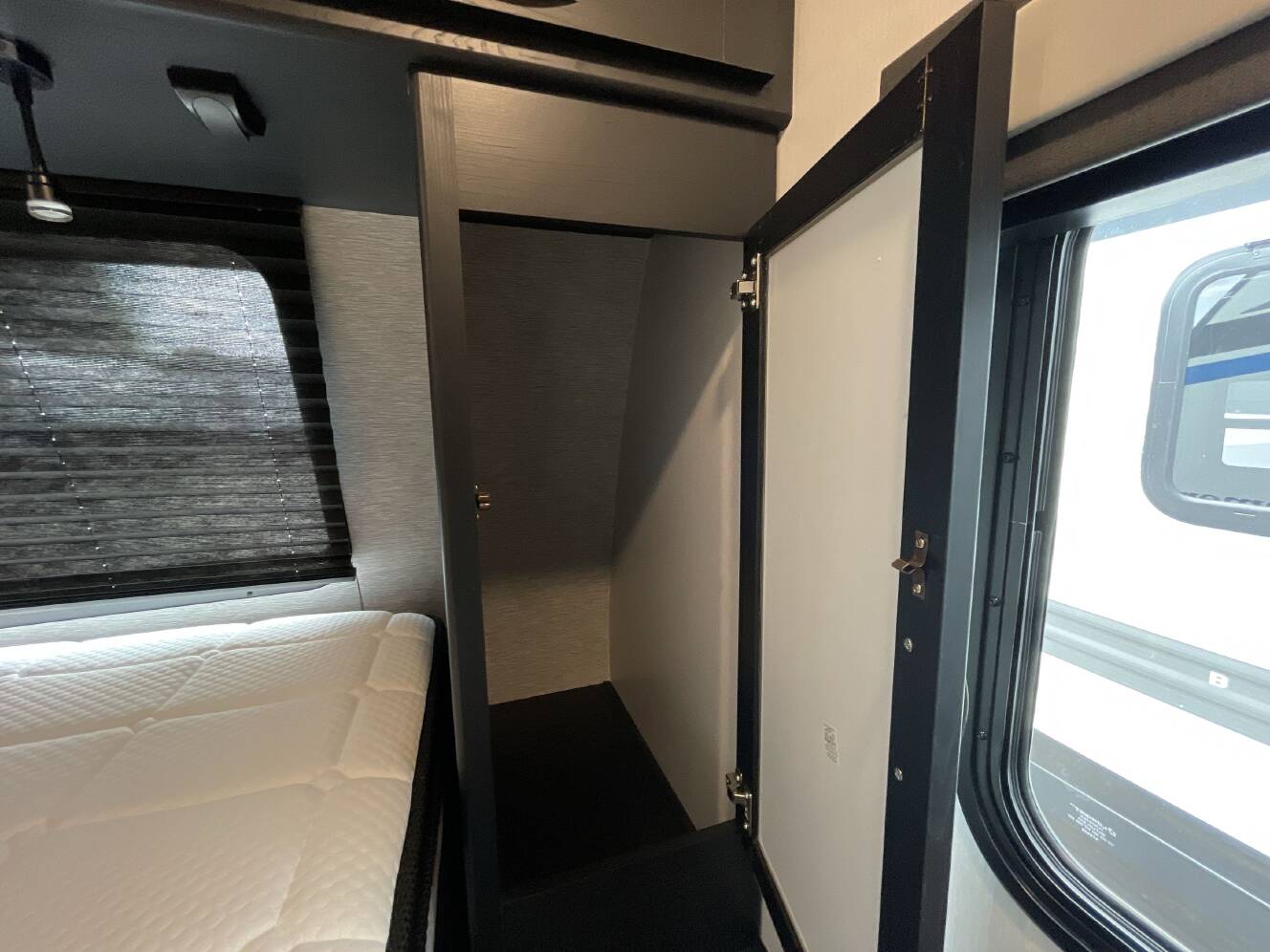 A photo of this 2023 Coachmen FREEDOM EXPRESS ULTRA LITE 252RBS