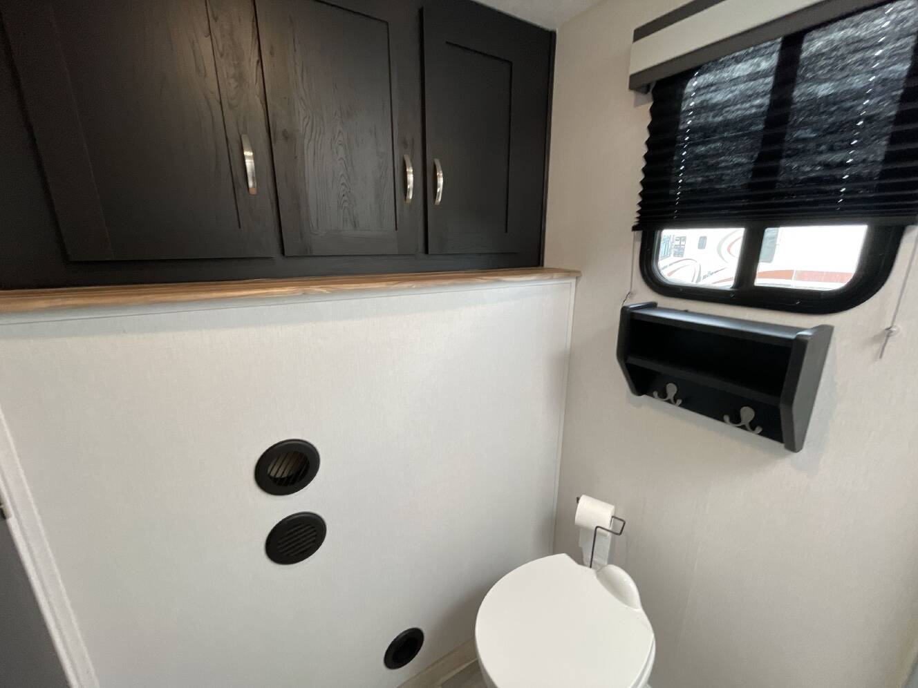 A photo of this 2023 Coachmen FREEDOM EXPRESS ULTRA LITE 252RBS