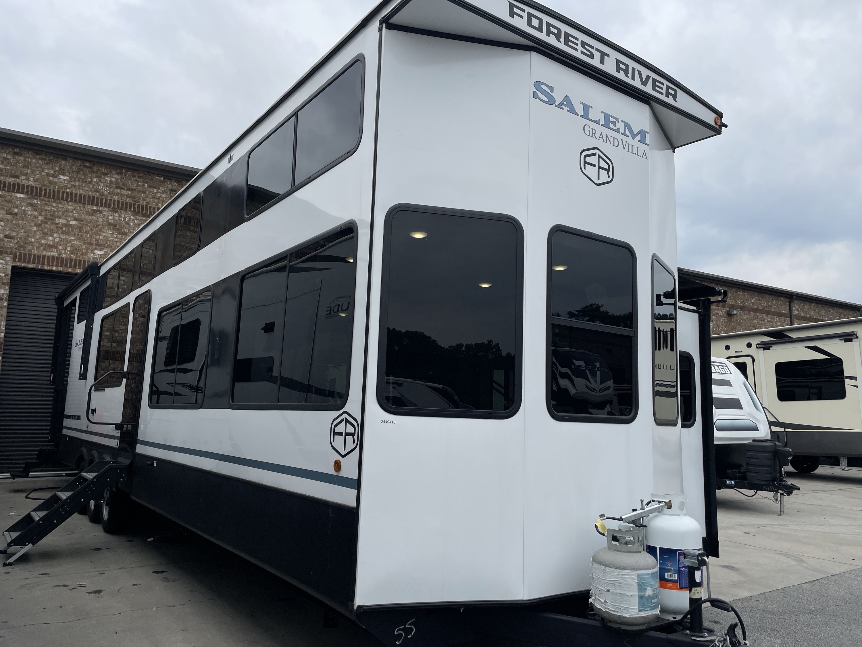 2025 Forest River SALEM VILLA GRAND 42VERANDA RV