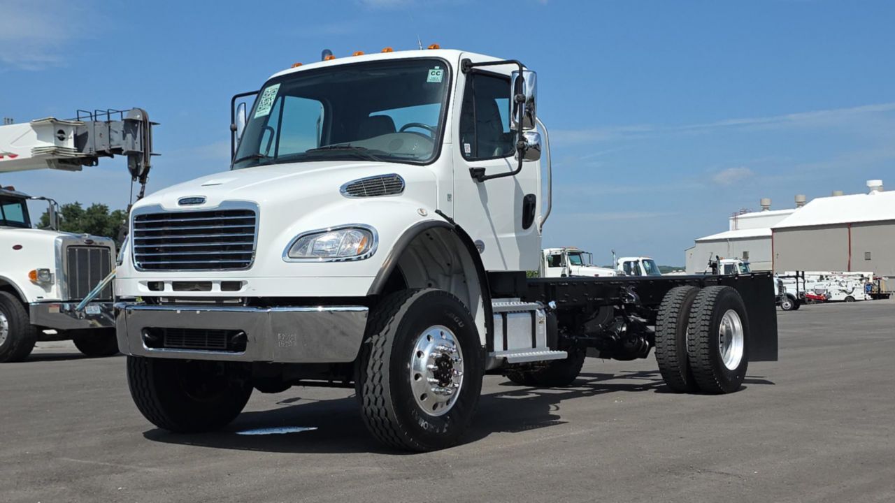 2020 FREIGHTLINER BUSINESS CLASS M2 106 in Humble, TX