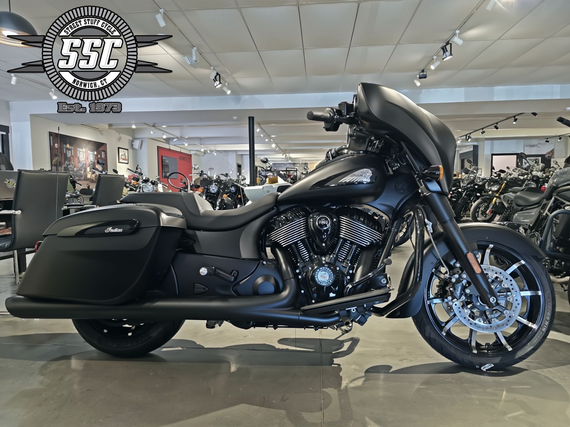 2025 Indian Motorcycle Chieftain® Dark Horse® with PowerBand Audio Package DARK HORSE WITH POWERBAND AUDIO PACKAGE in Norwich, CT