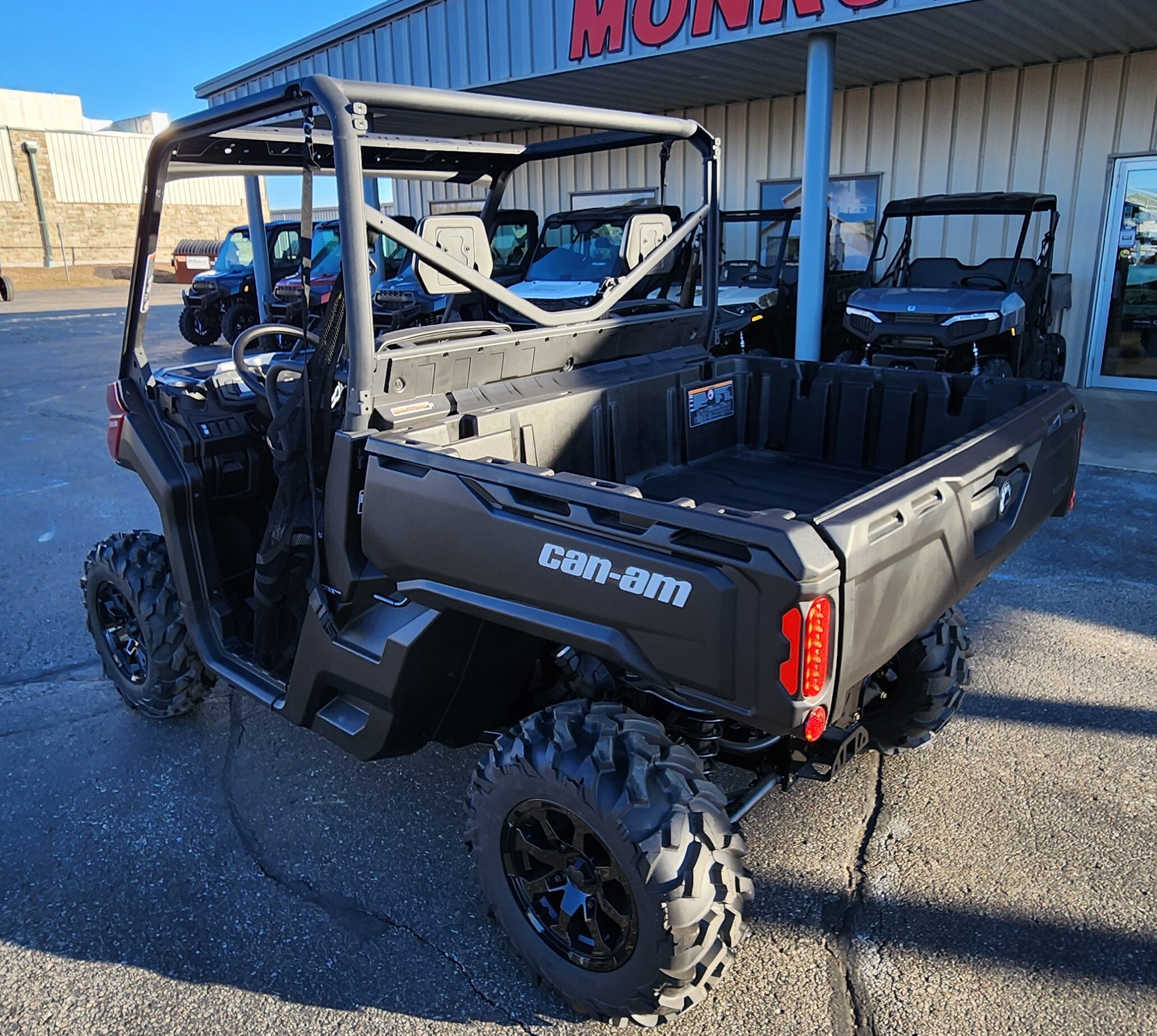 2025 Can-Am Defender DPS HD10 Red in monroe WI