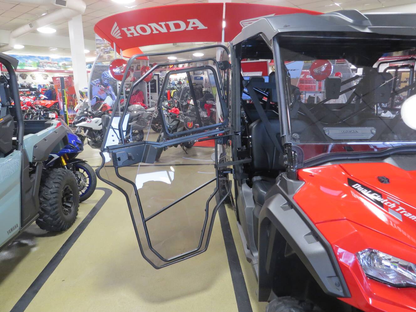 A photo of this 2025 Honda Pioneer 1000-6 Crew Deluxe