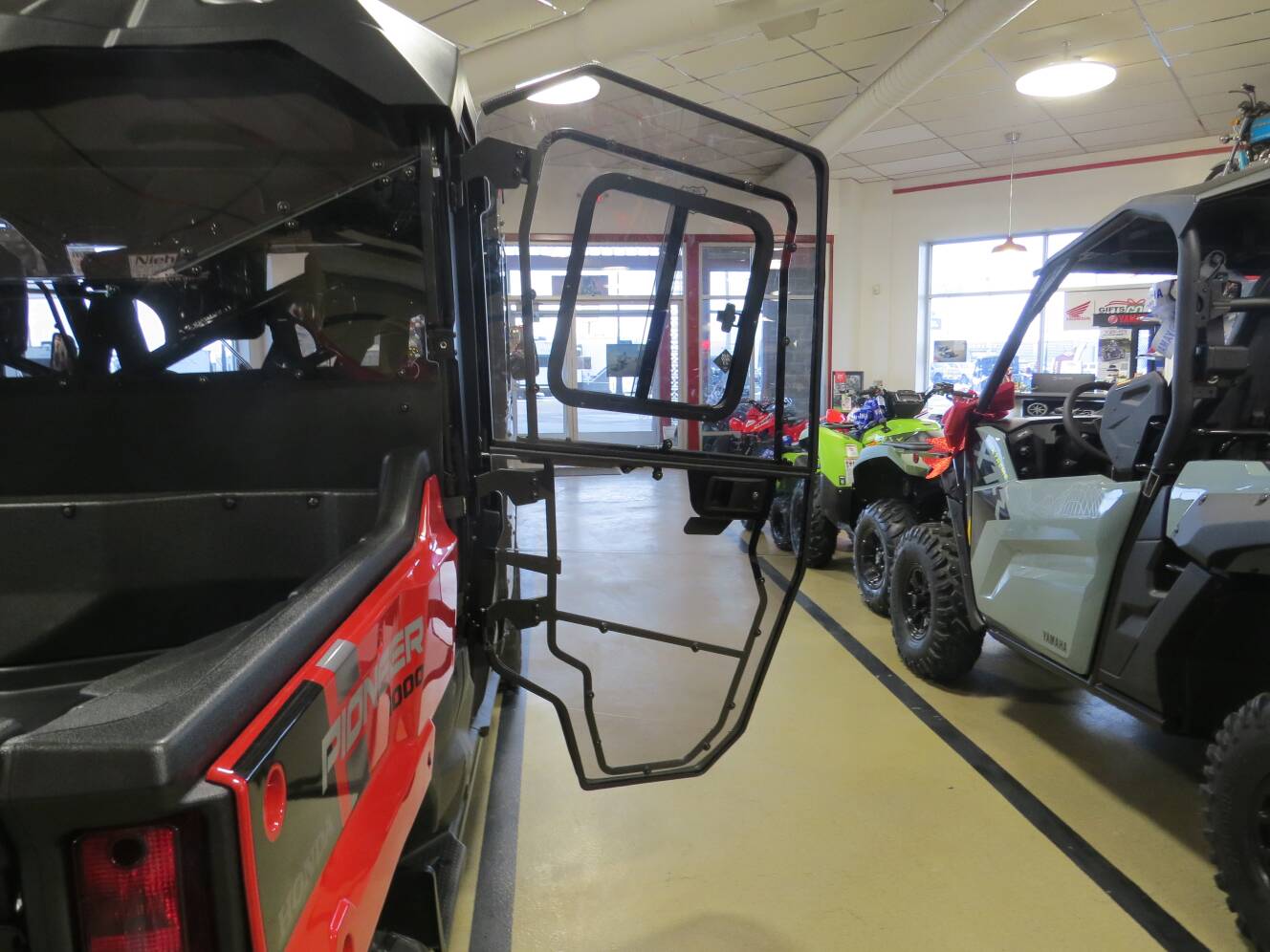 A photo of this 2025 Honda Pioneer 1000-6 Crew Deluxe