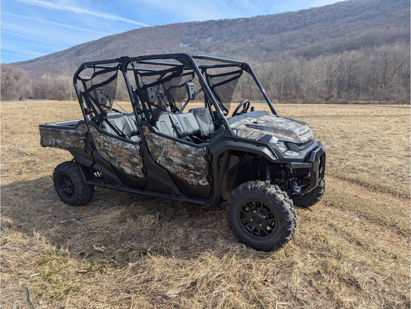 A photo of this 2025 Honda Pioneer 1000-6 Crew Deluxe
