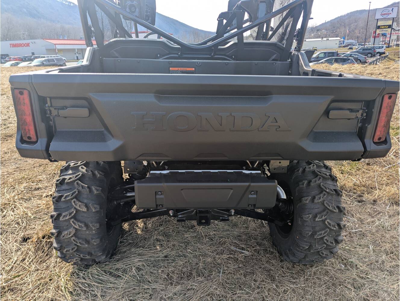 A photo of this 2025 Honda Pioneer 1000-6 Crew Deluxe