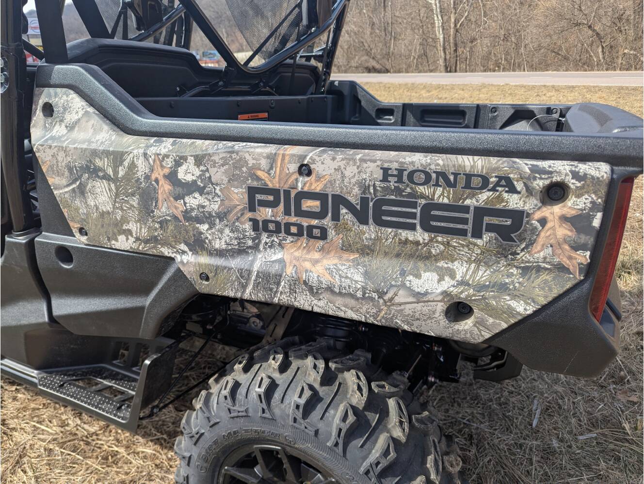 A photo of this 2025 Honda Pioneer 1000-6 Crew Deluxe