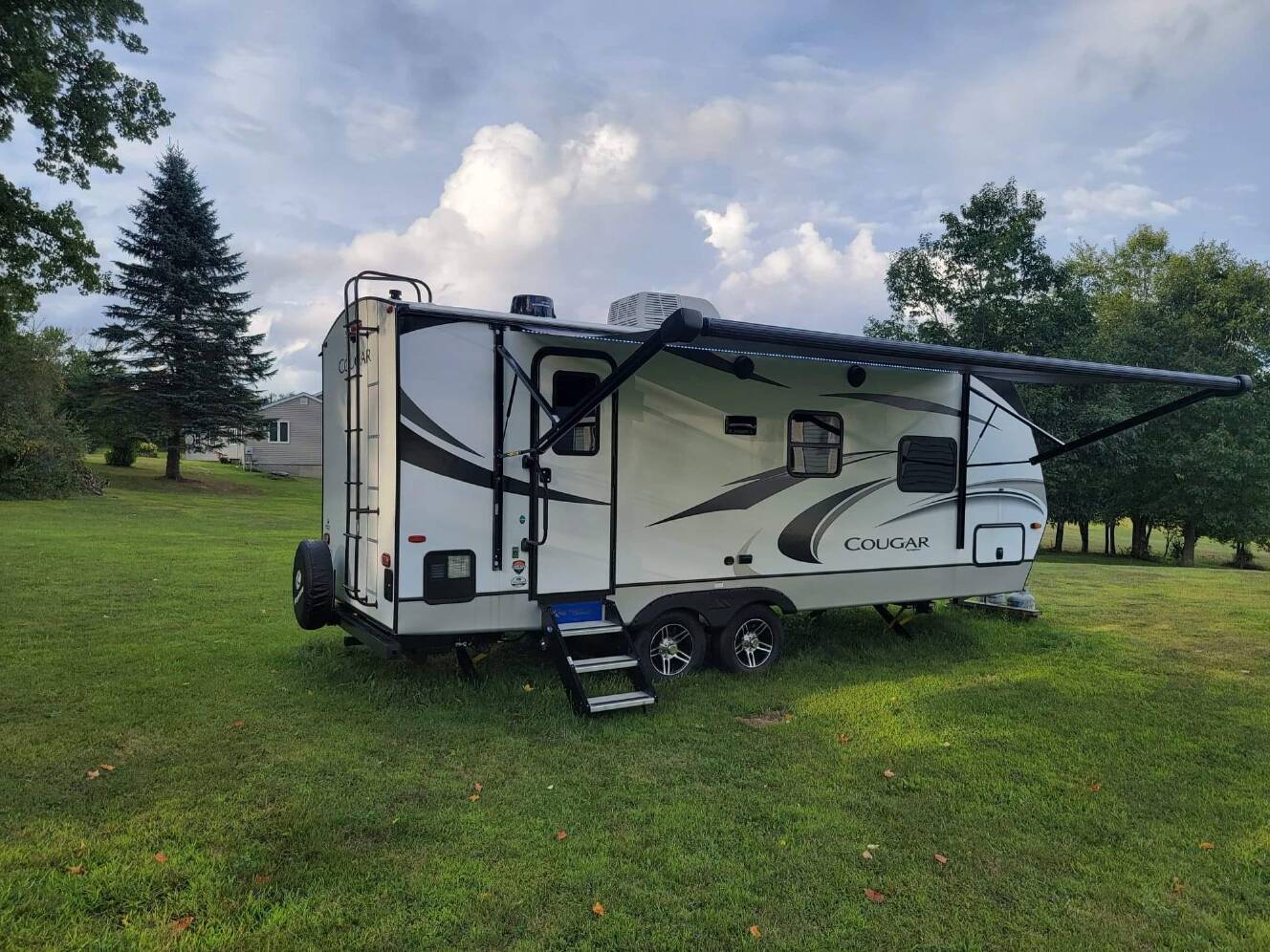 A photo of this 2021 Keystone COUGAR HALF-TON 22RBS