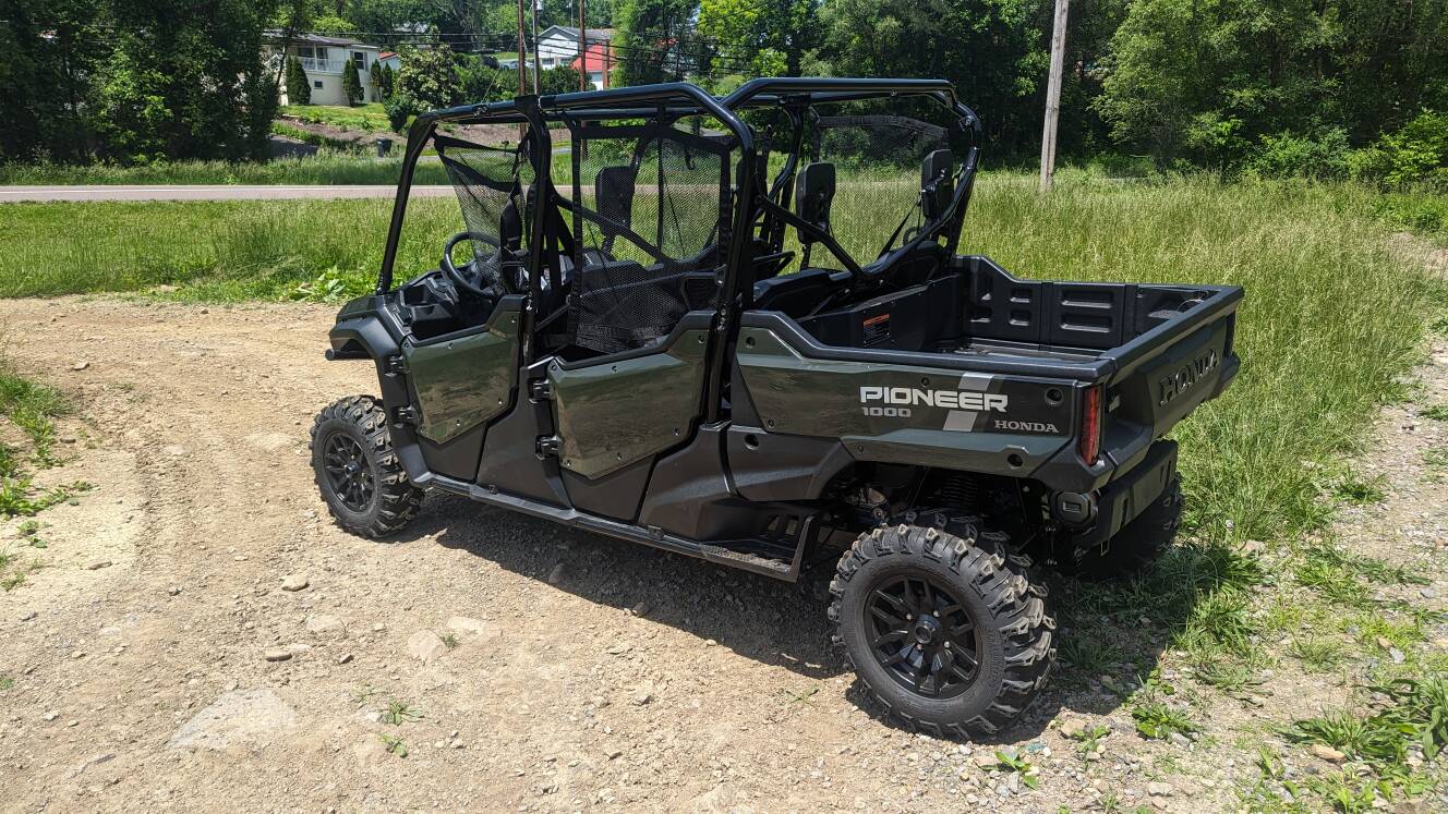 A photo of this 2025 Honda Pioneer 1000-6 Crew Deluxe