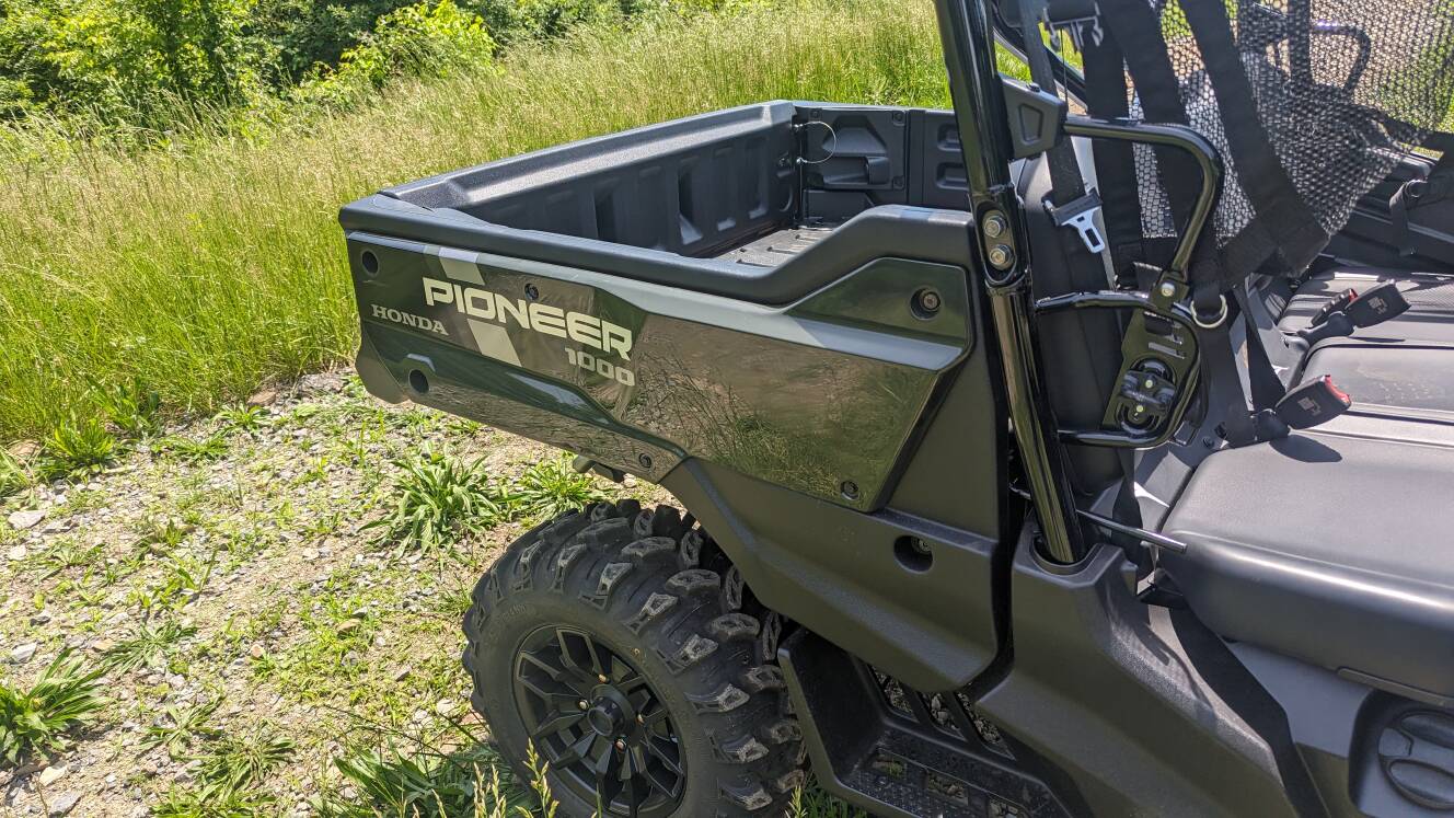 A photo of this 2025 Honda Pioneer 1000-6 Crew Deluxe
