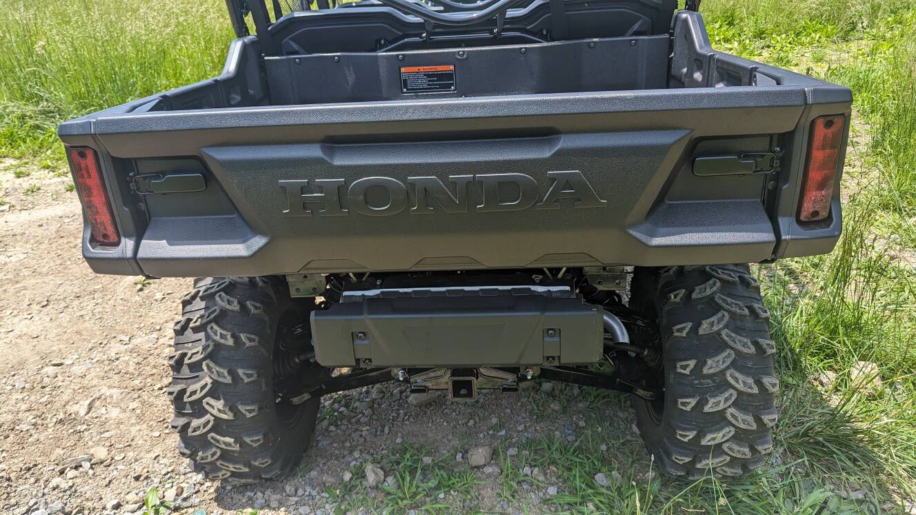 A photo of this 2025 Honda Pioneer 1000-6 Crew Deluxe