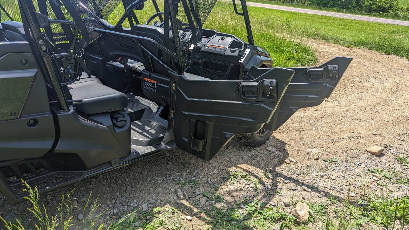 A photo of this 2025 Honda Pioneer 1000-6 Crew Deluxe
