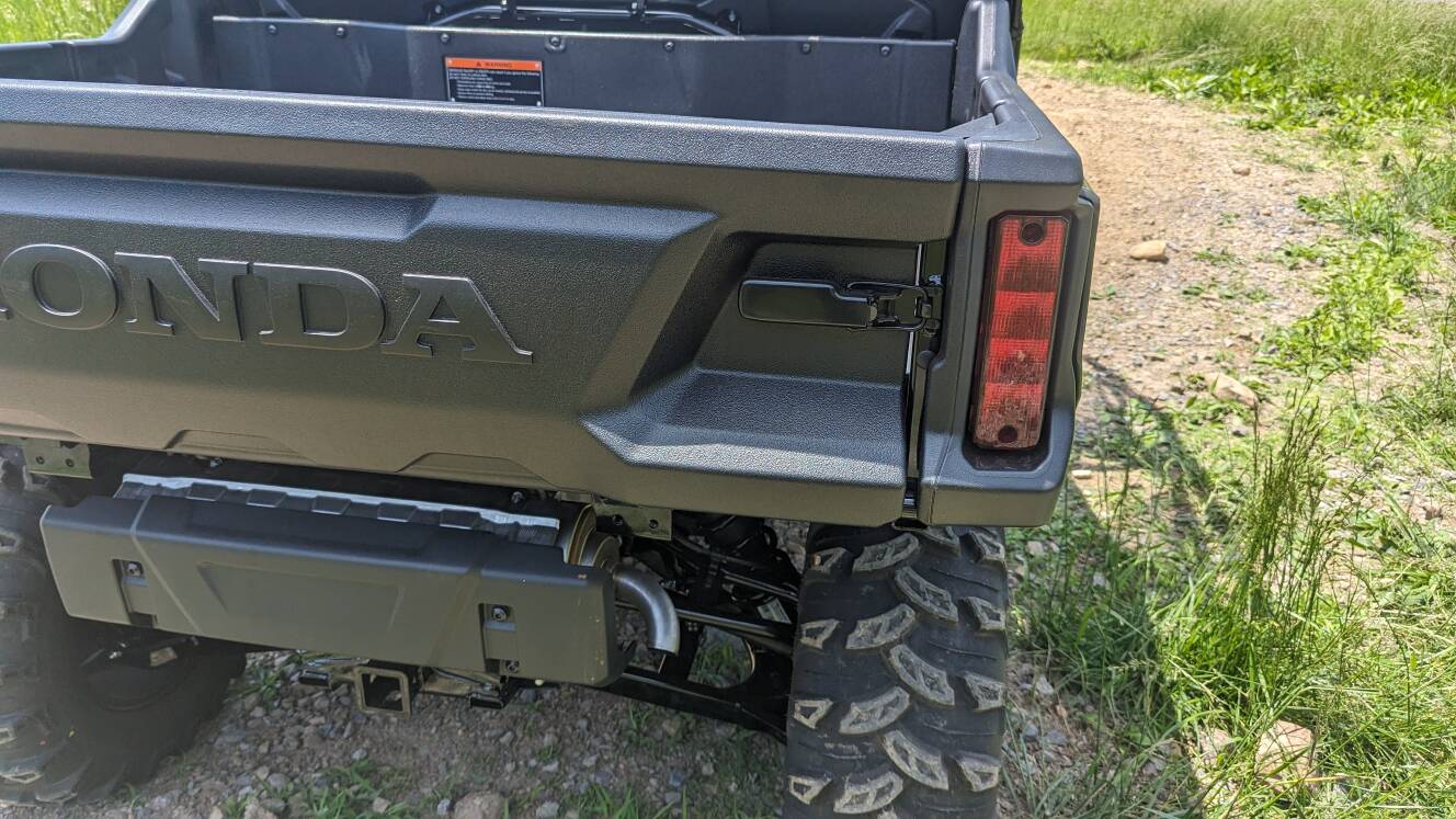 A photo of this 2025 Honda Pioneer 1000-6 Crew Deluxe
