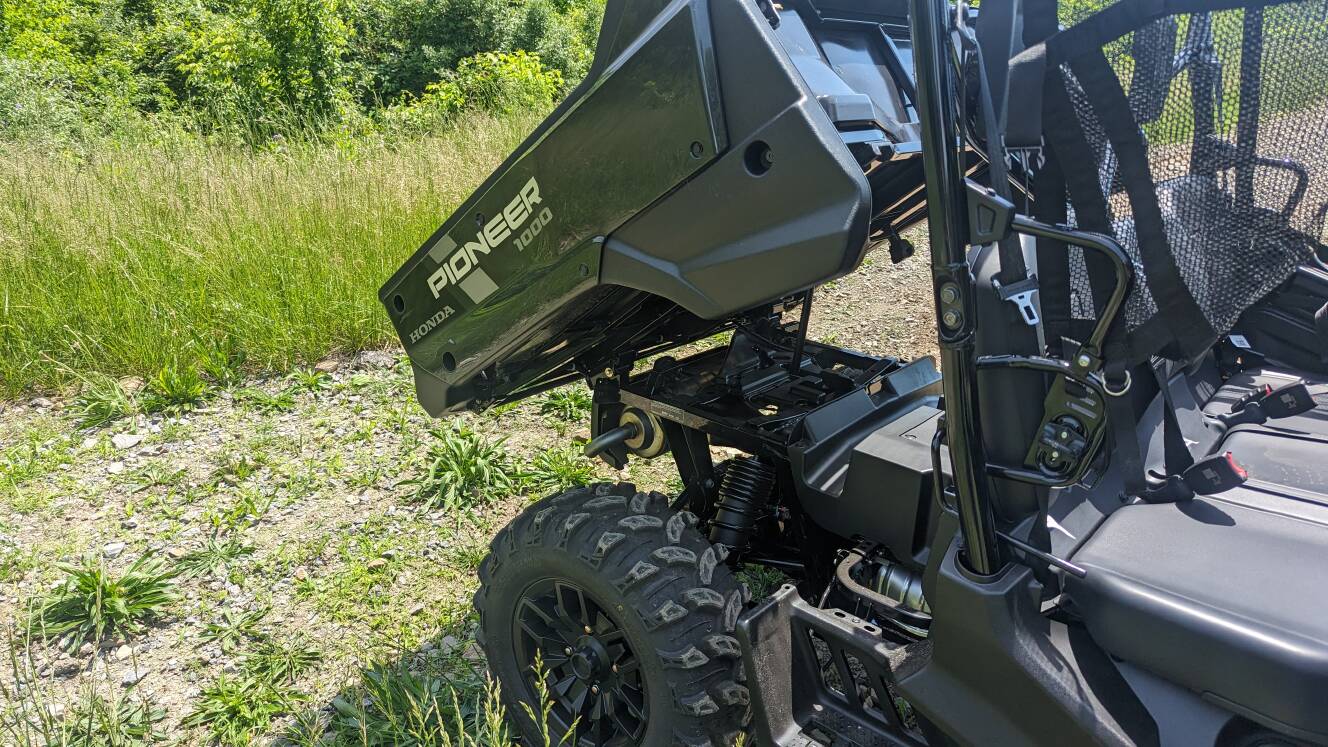 A photo of this 2025 Honda Pioneer 1000-6 Crew Deluxe