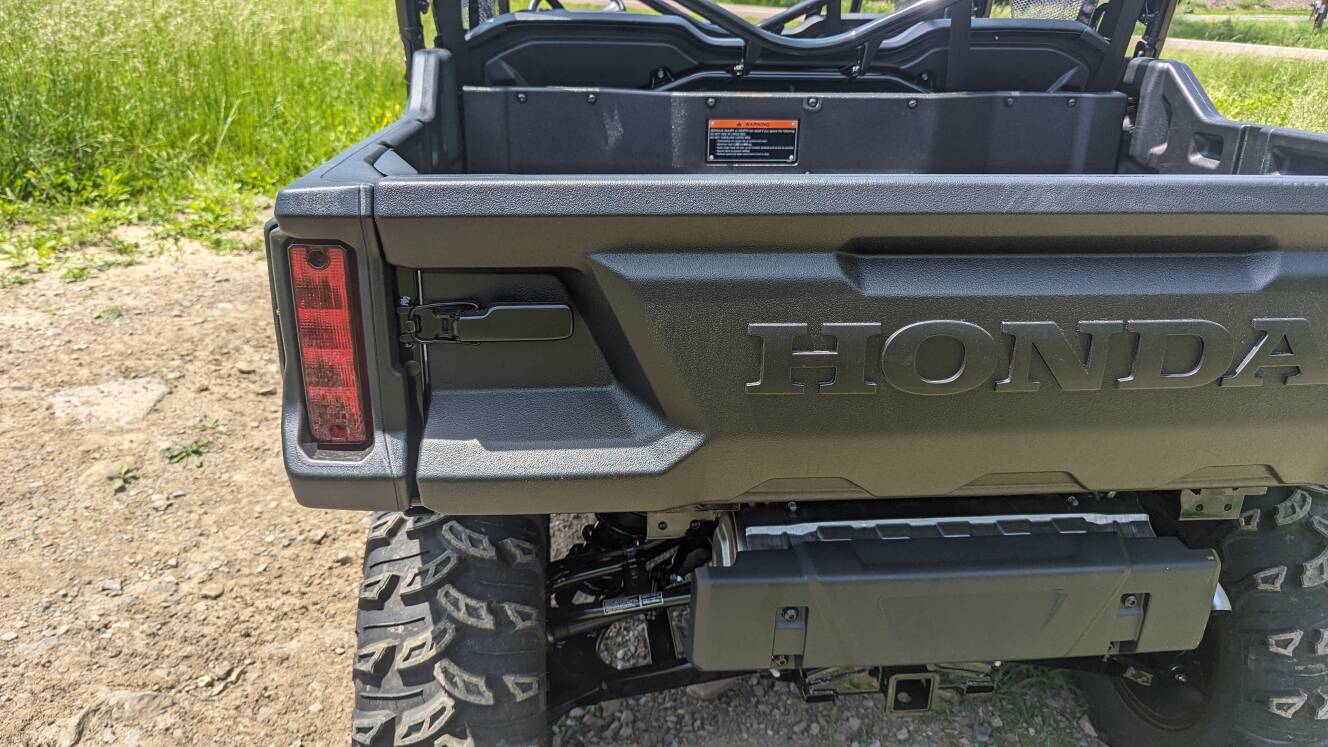 A photo of this 2025 Honda Pioneer 1000-6 Crew Deluxe