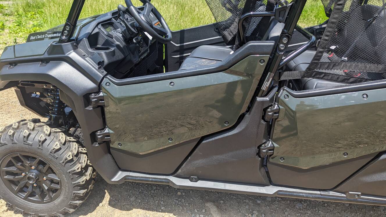 A photo of this 2025 Honda Pioneer 1000-6 Crew Deluxe