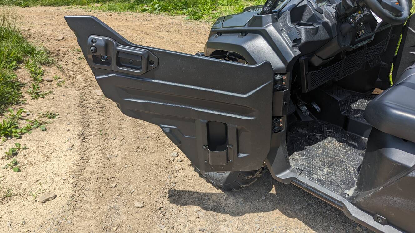 A photo of this 2025 Honda Pioneer 1000-6 Crew Deluxe