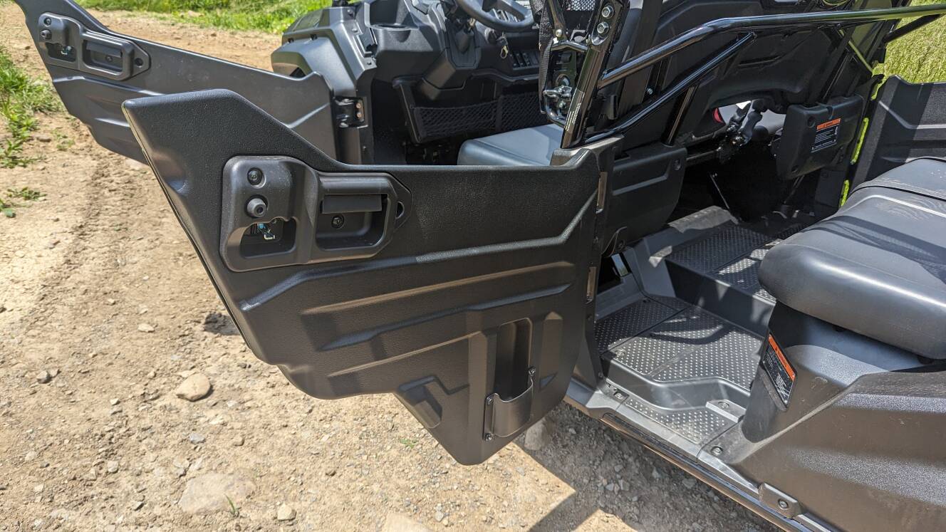 A photo of this 2025 Honda Pioneer 1000-6 Crew Deluxe