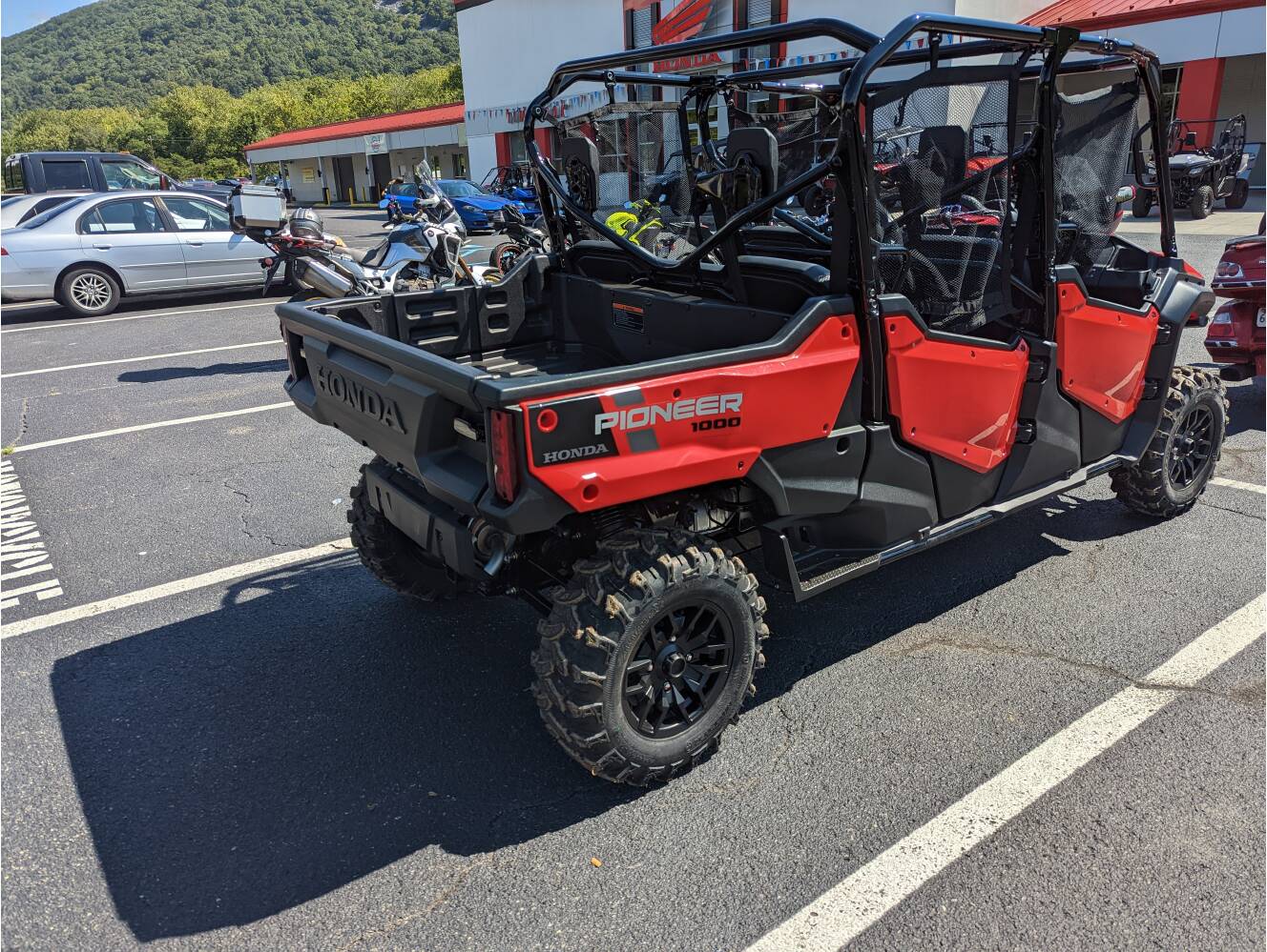 A photo of this 2025 Honda Pioneer 1000-6 Crew Deluxe