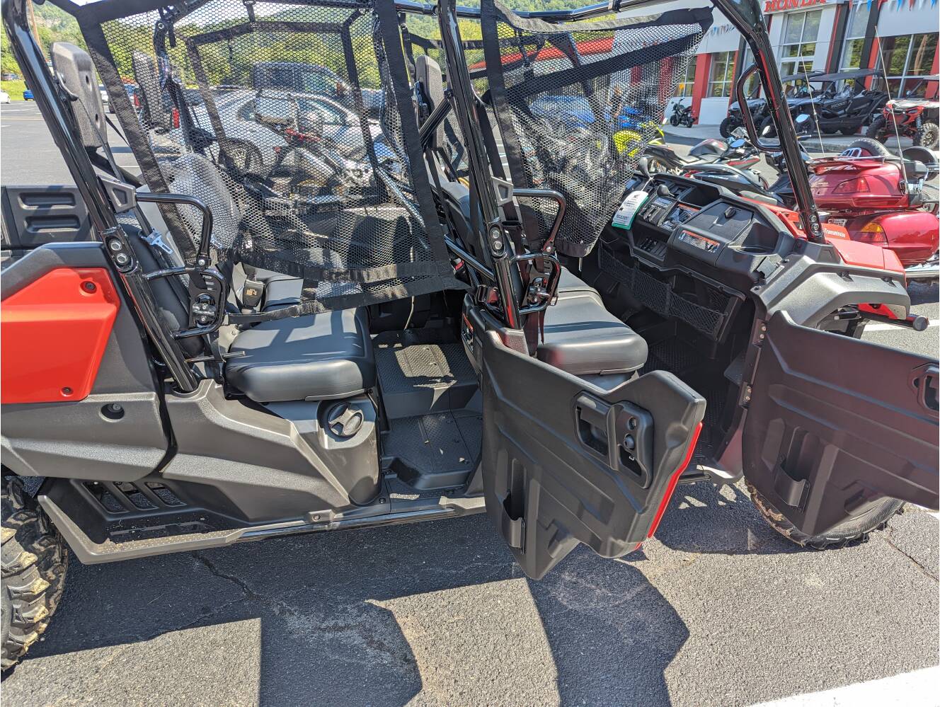 A photo of this 2025 Honda Pioneer 1000-6 Crew Deluxe