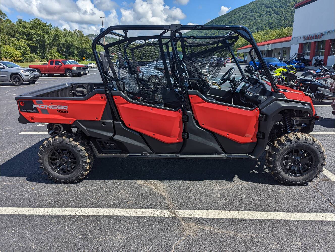 A photo of this 2025 Honda Pioneer 1000-6 Crew Deluxe