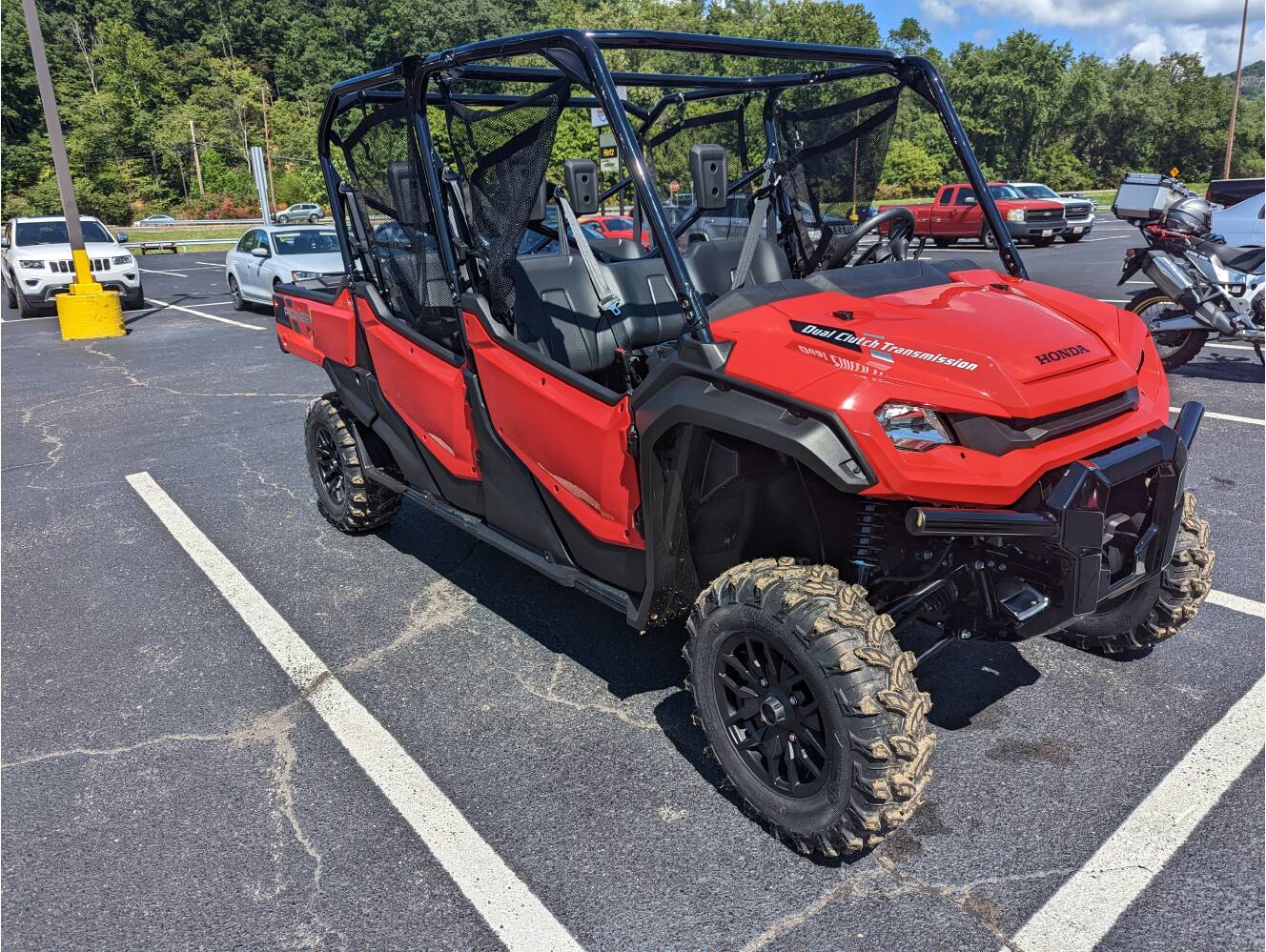 A photo of this 2025 Honda Pioneer 1000-6 Crew Deluxe
