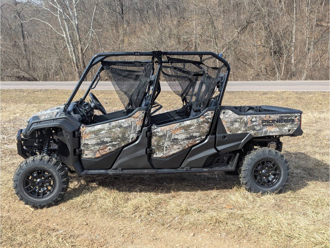 A photo of this 2025 Honda Pioneer 1000-6 Crew Deluxe