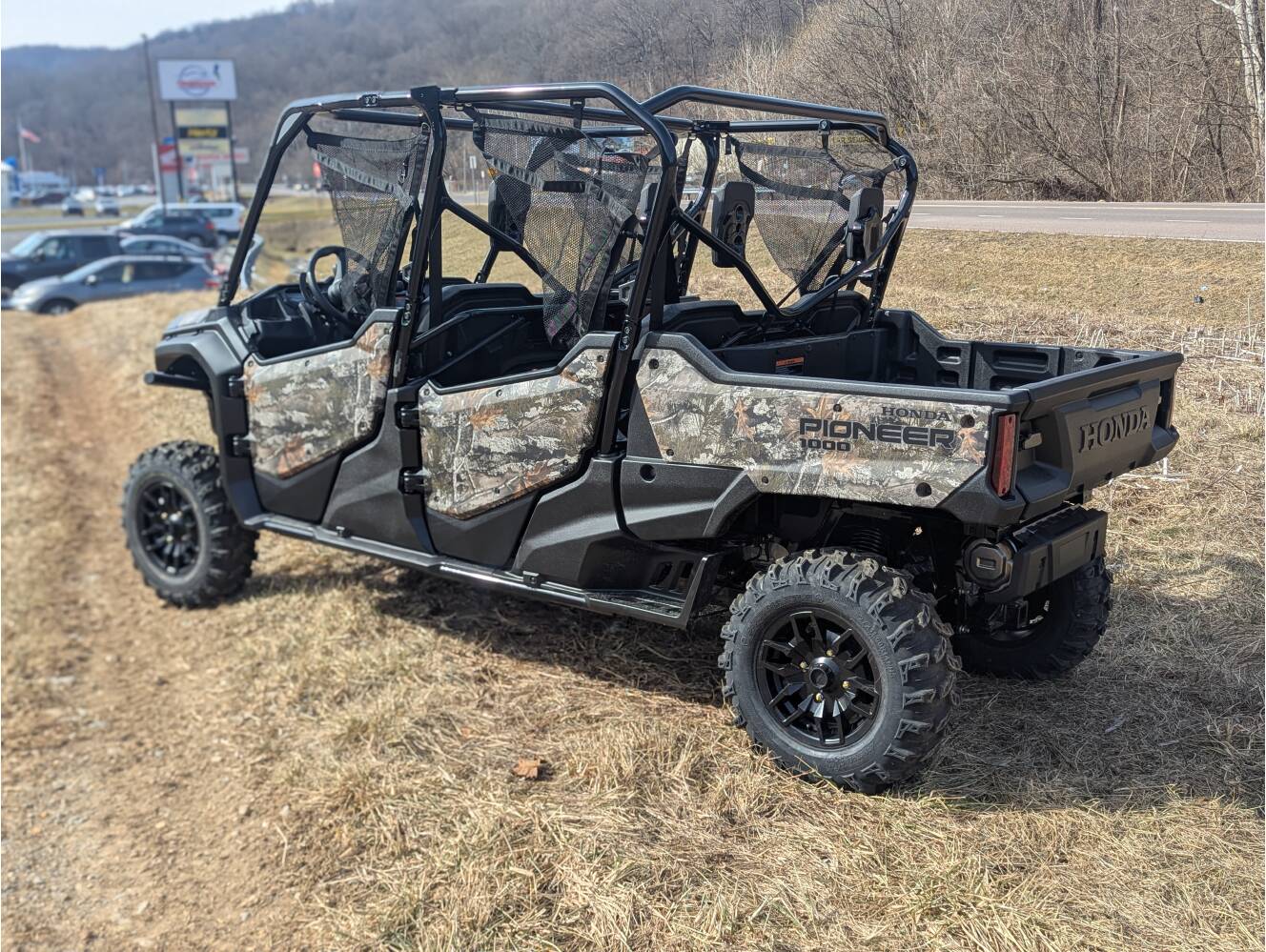 A photo of this 2025 Honda Pioneer 1000-6 Crew Deluxe