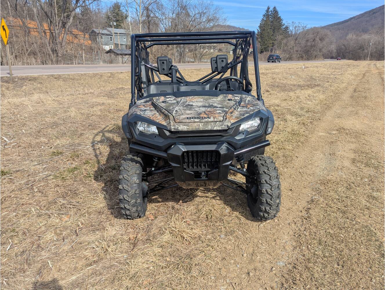 A photo of this 2025 Honda Pioneer 1000-6 Crew Deluxe