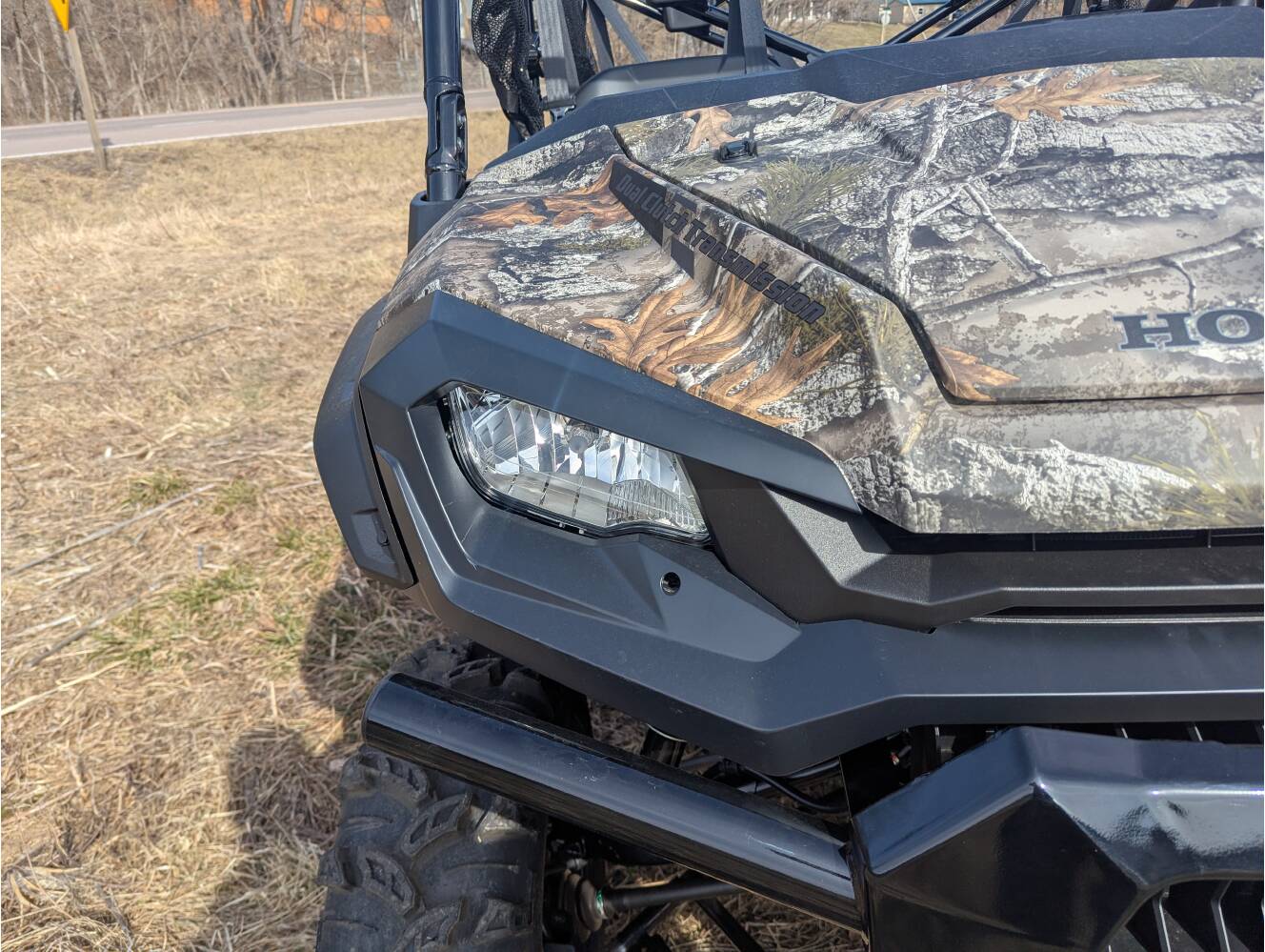 A photo of this 2025 Honda Pioneer 1000-6 Crew Deluxe
