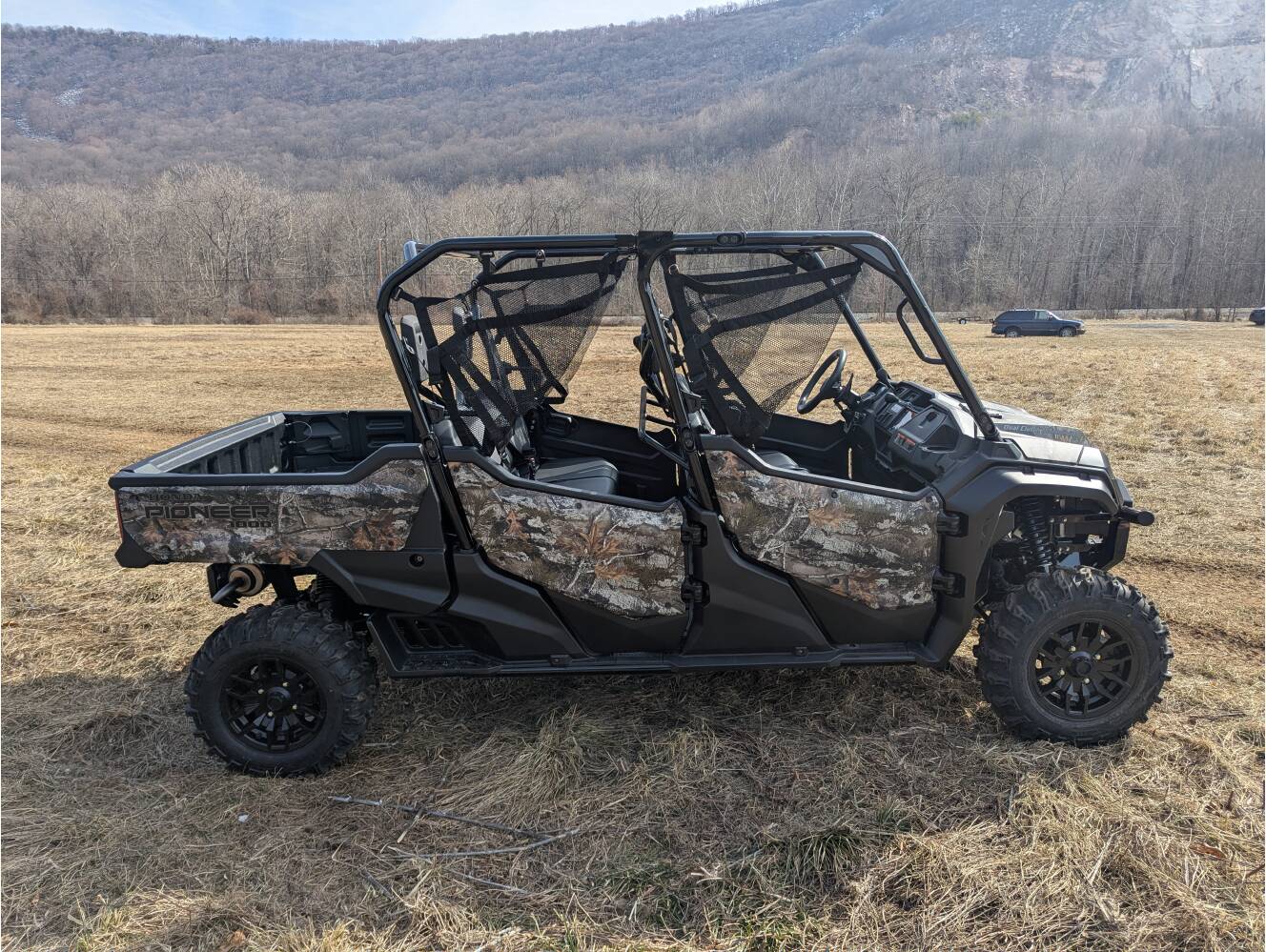 A photo of this 2025 Honda Pioneer 1000-6 Crew Deluxe