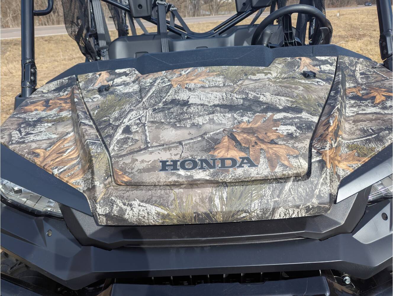 A photo of this 2025 Honda Pioneer 1000-6 Crew Deluxe