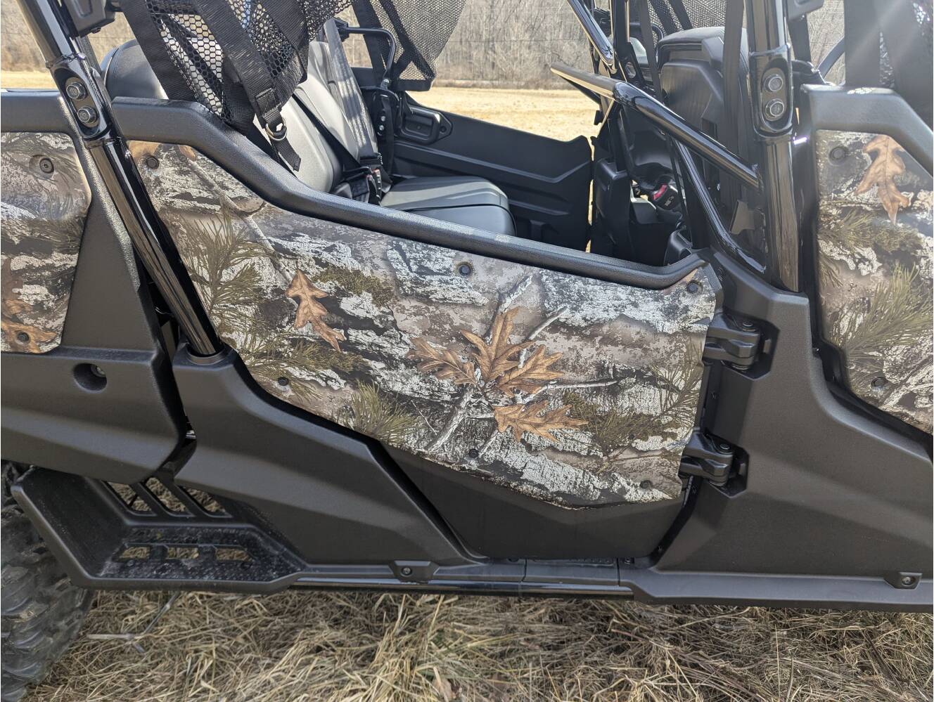 A photo of this 2025 Honda Pioneer 1000-6 Crew Deluxe
