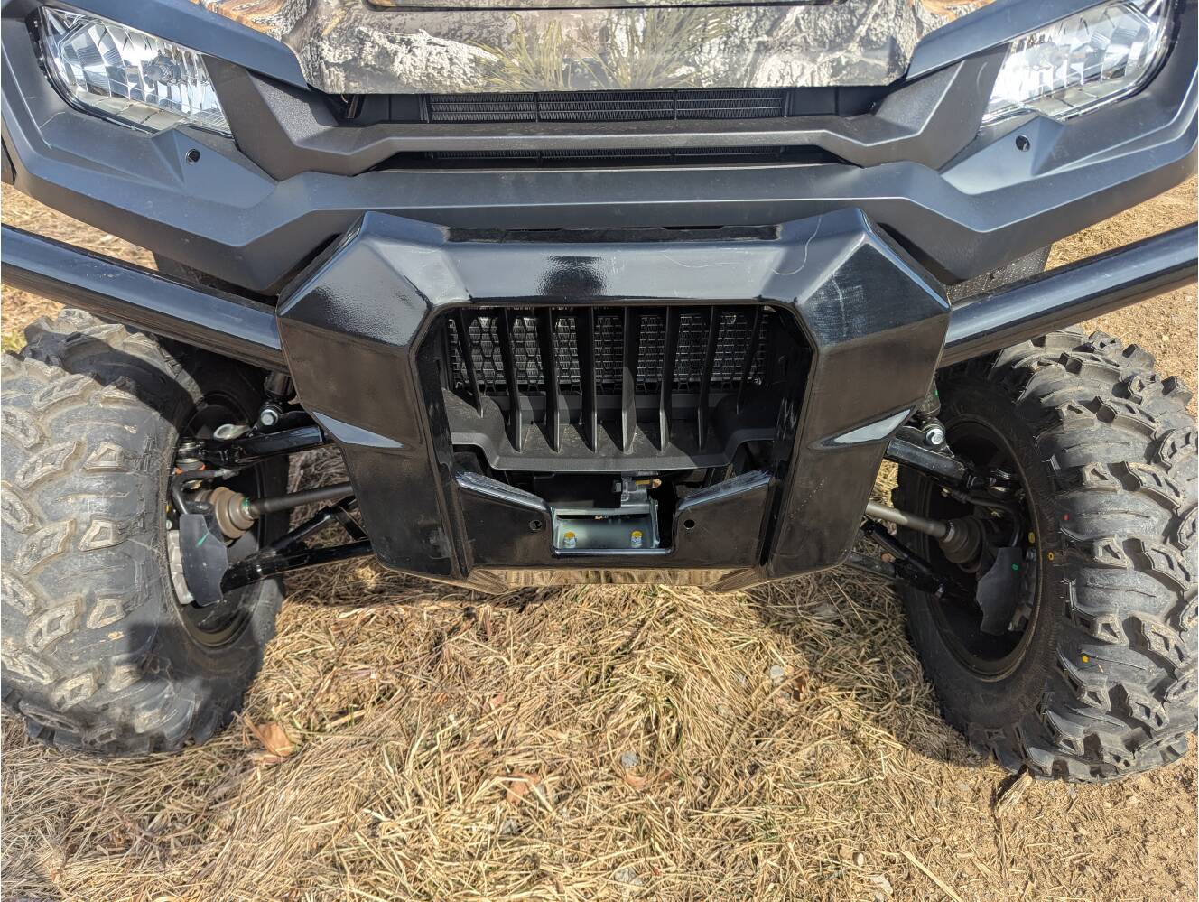 A photo of this 2025 Honda Pioneer 1000-6 Crew Deluxe