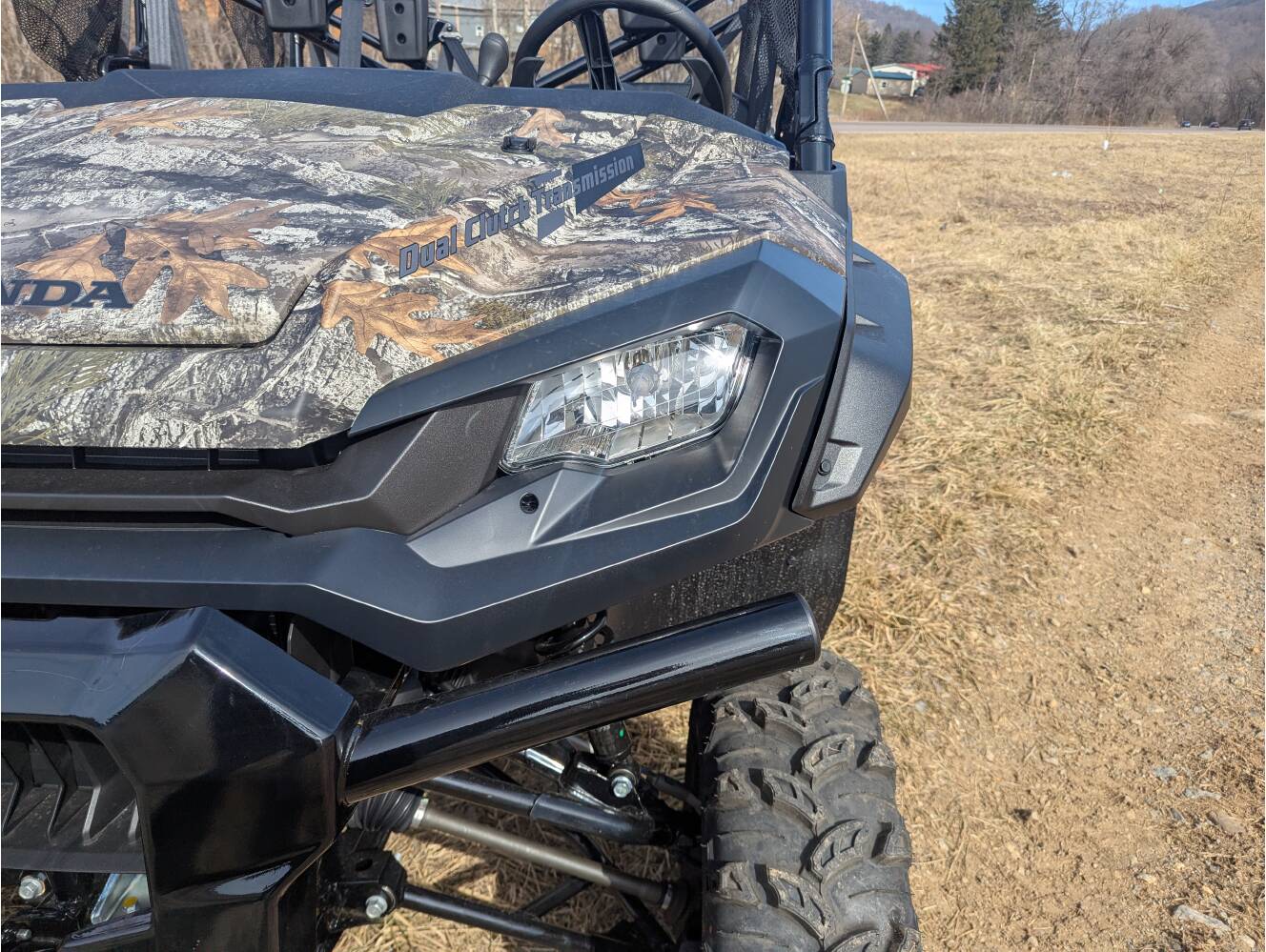 A photo of this 2025 Honda Pioneer 1000-6 Crew Deluxe