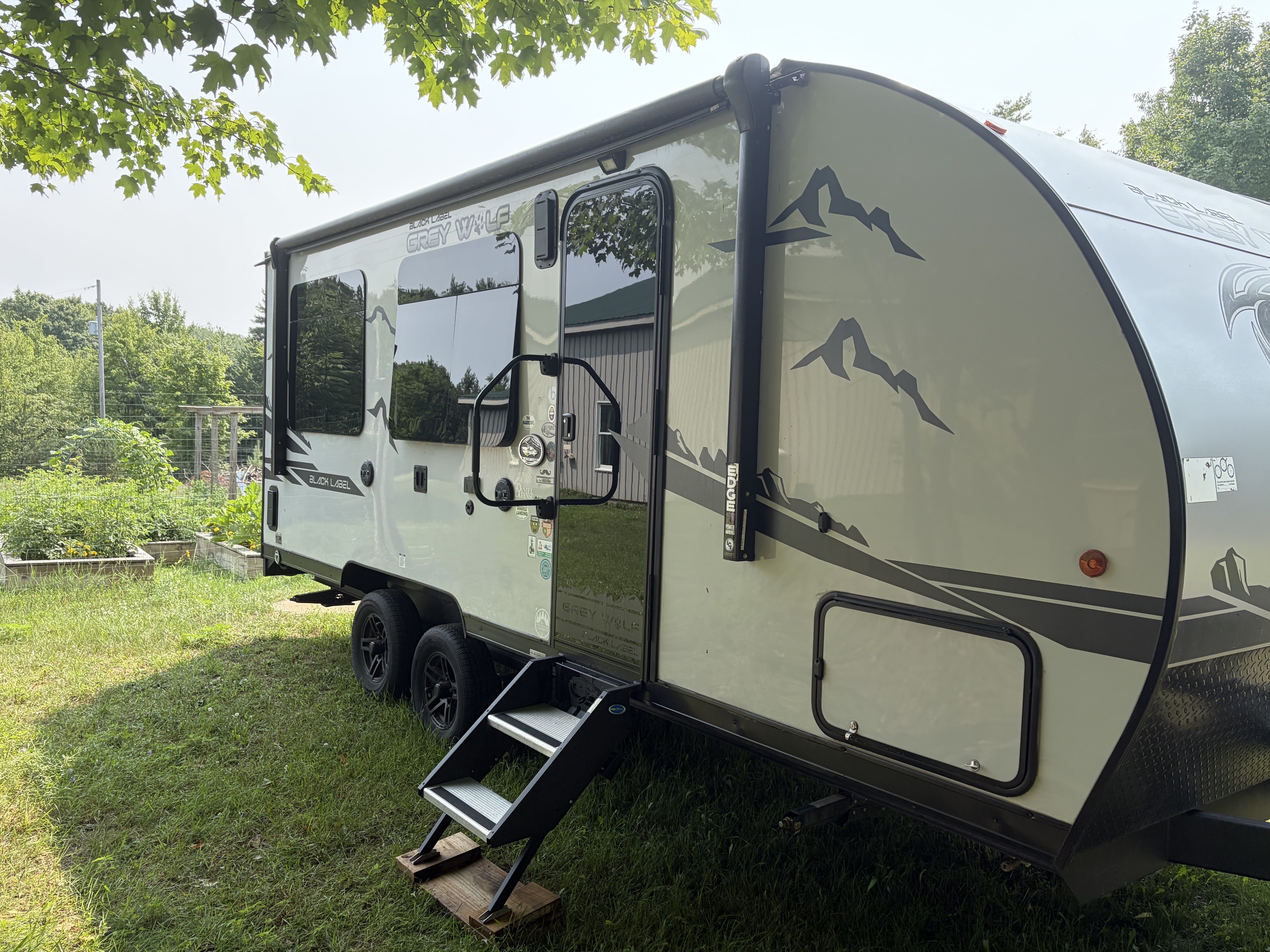 2022 Forest River CHEROKEE GREY WOLF BLACK LABEL TOY HAULER 18RRBL in cadillac MI