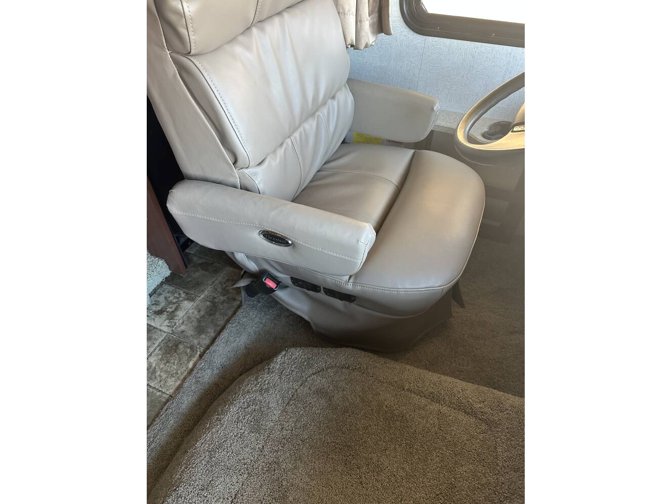 A photo of this 2012 Fleetwood BOUNDER CLASSIC 36R
