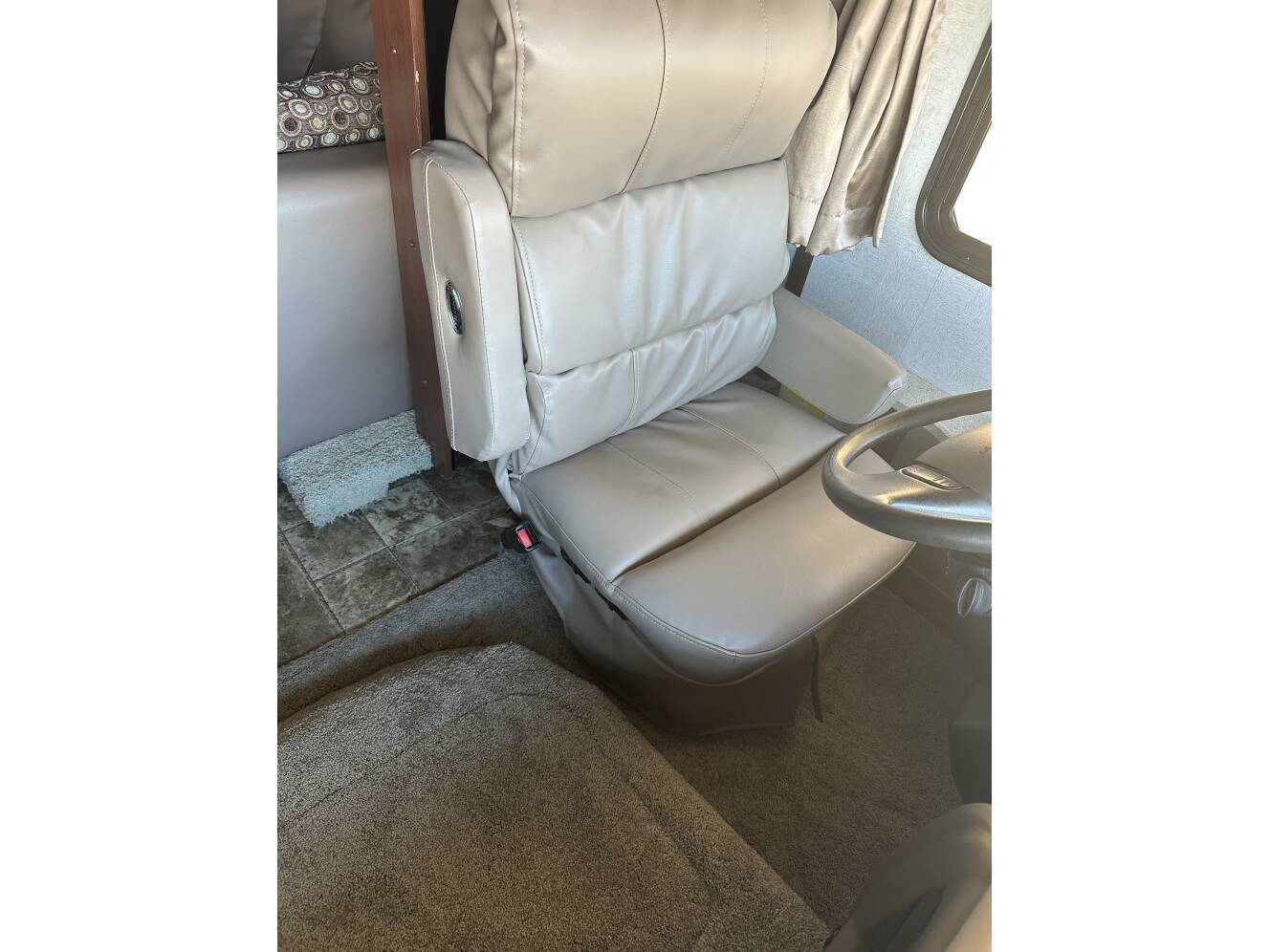 A photo of this 2012 Fleetwood BOUNDER CLASSIC 36R