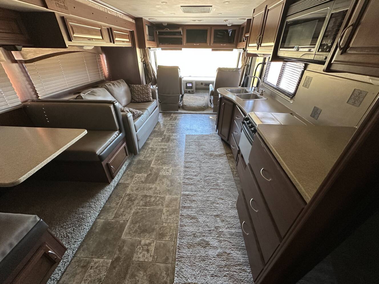 A photo of this 2012 Fleetwood BOUNDER CLASSIC 36R