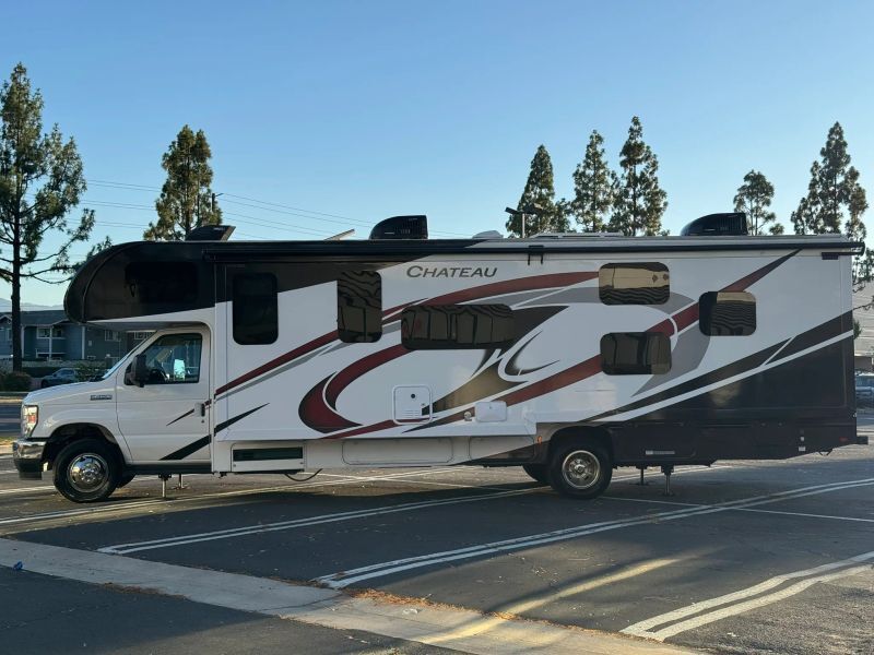 2023 Thor Motor Coach Chateau 31E Bunkhouse in riverside CA