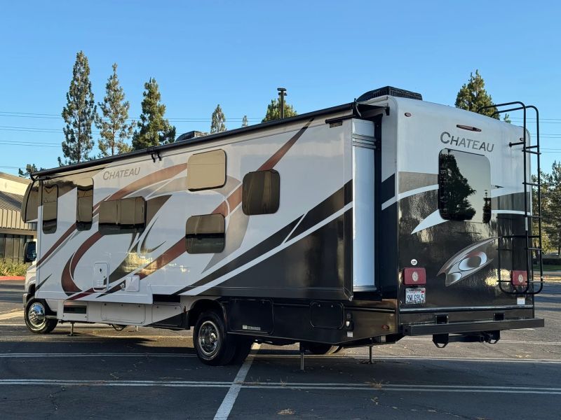 2023 Thor Motor Coach Chateau 31E Bunkhouse in riverside CA