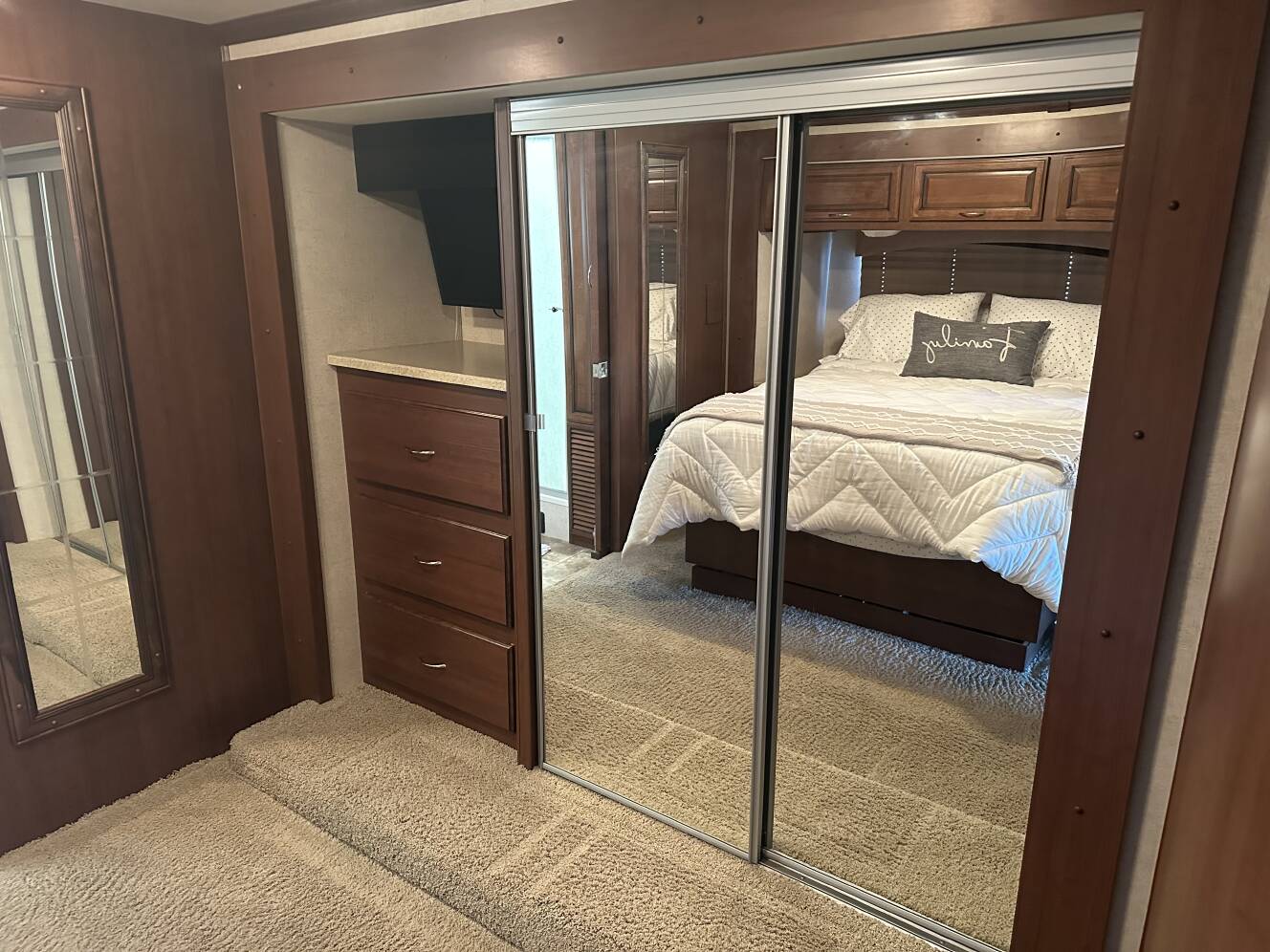 A photo of this 2012 Fleetwood BOUNDER CLASSIC 36R