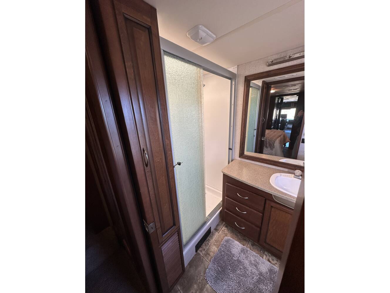 A photo of this 2012 Fleetwood BOUNDER CLASSIC 36R