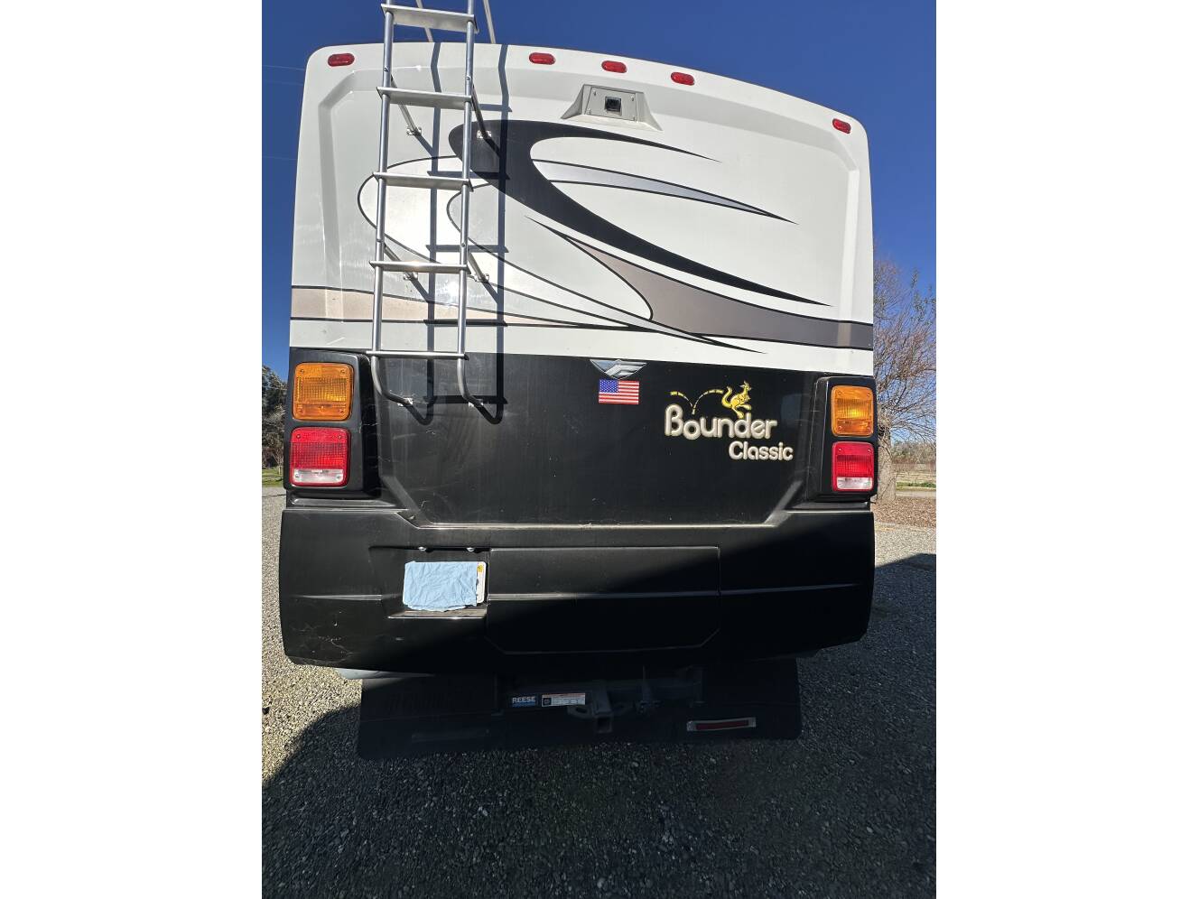 A photo of this 2012 Fleetwood BOUNDER CLASSIC 36R